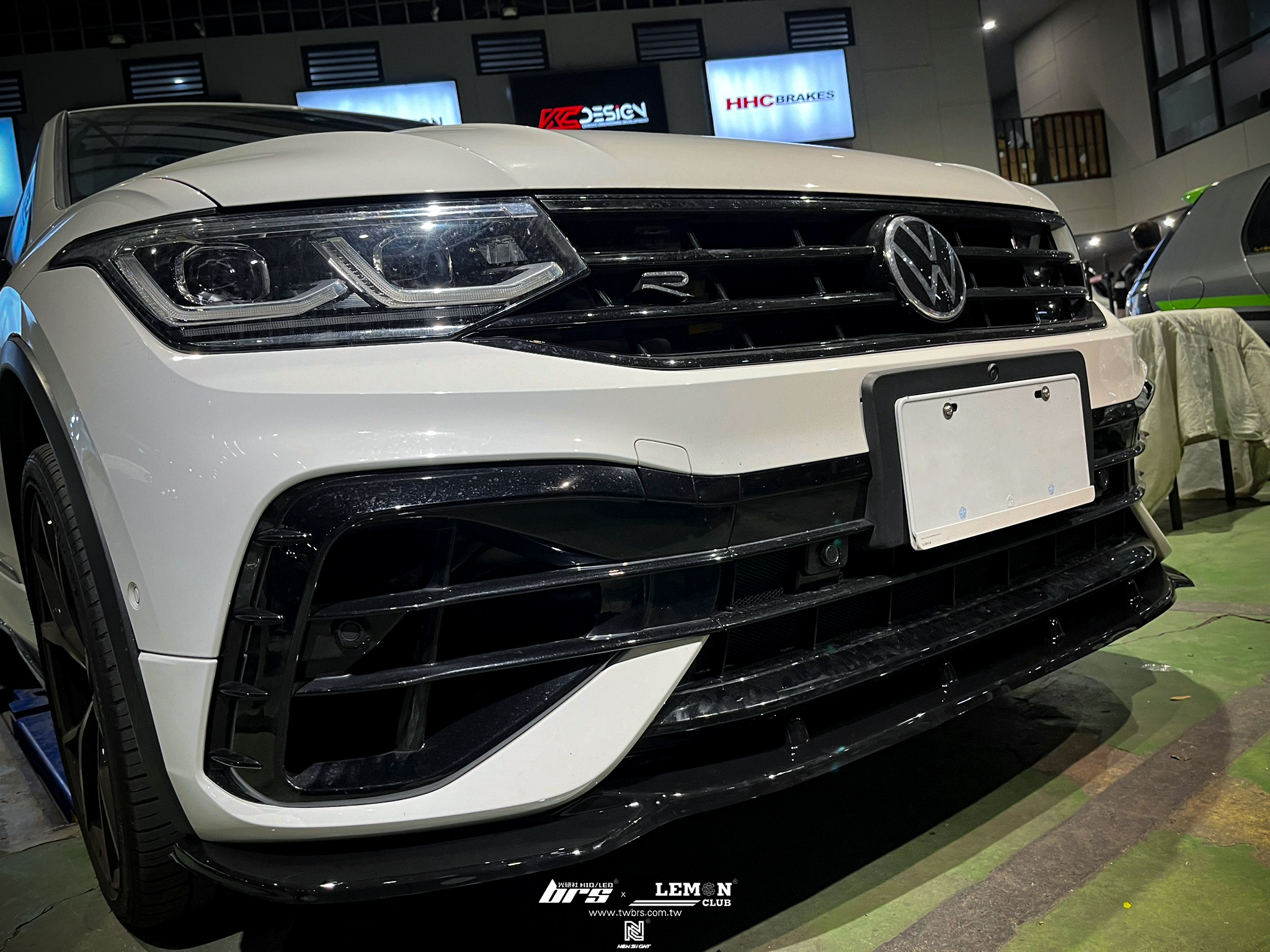 Volkswagen New Tiguan R 安裝 類MAX前下巴+類MAX尾翼