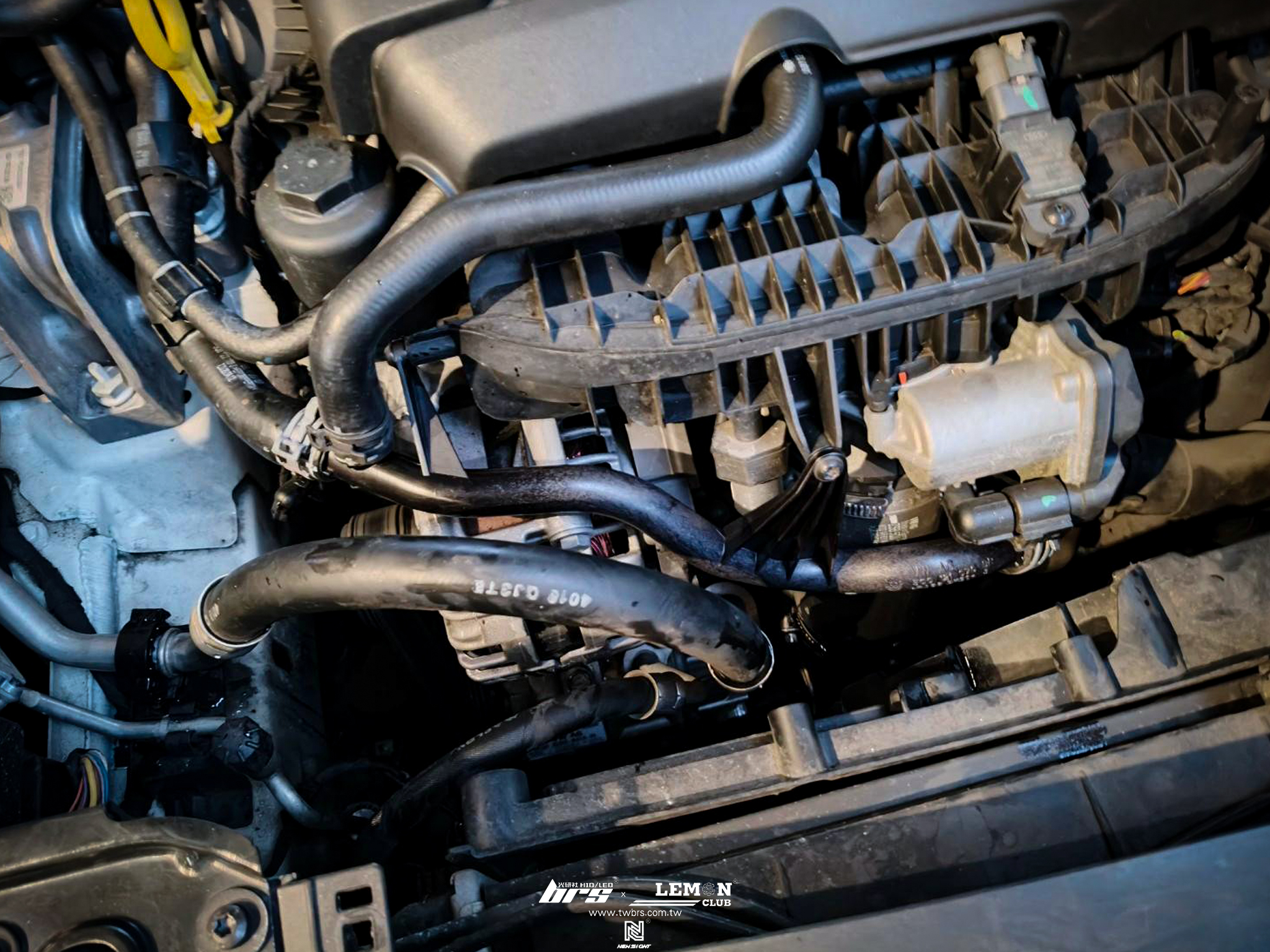 Skoda Superb 保養 熱水管更換