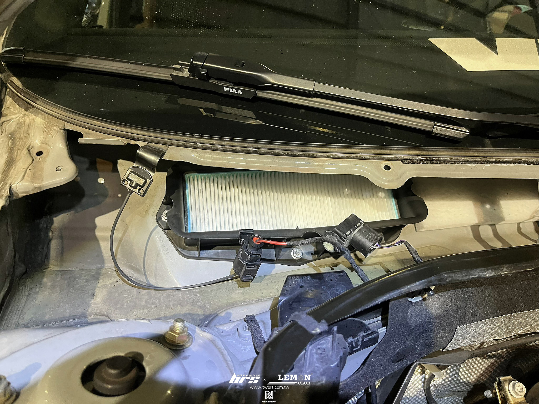 Skoda Octavia 保養 萊茵機油0W20+原廠洩油螺絲+墊片+原廠機油芯+MQB外置空氣濾芯