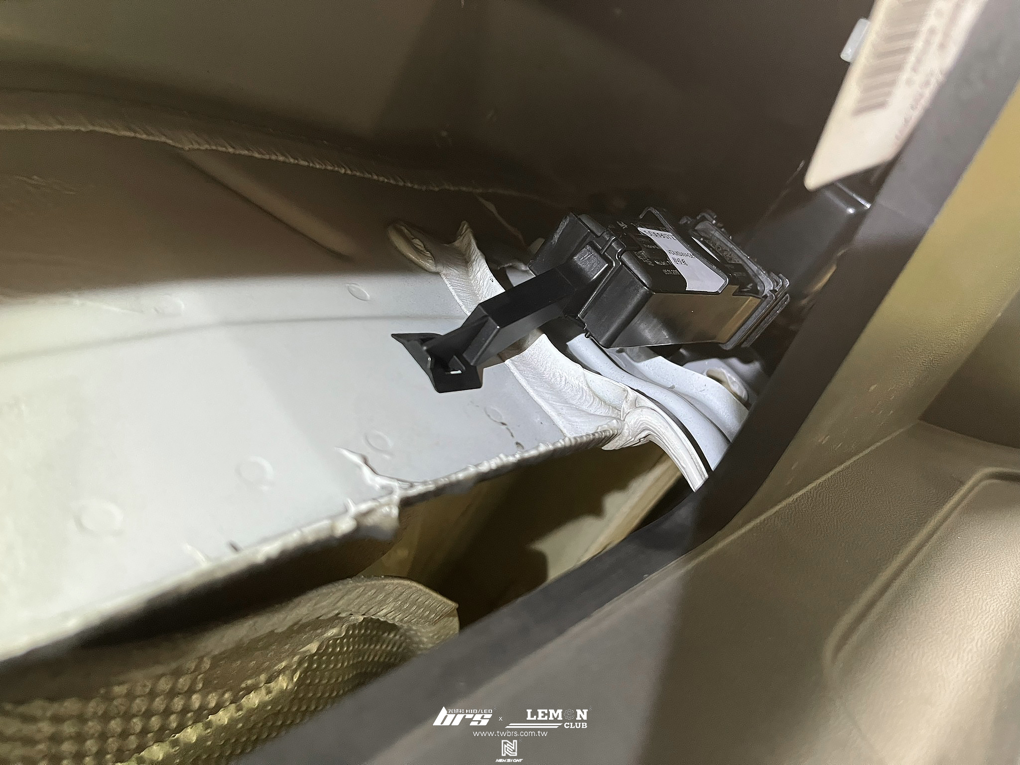 Volkswagen New Tiguan 安裝 原廠直接式胎壓(二代胎壓)+ORO金屬氣嘴(銀色)+尾門燈