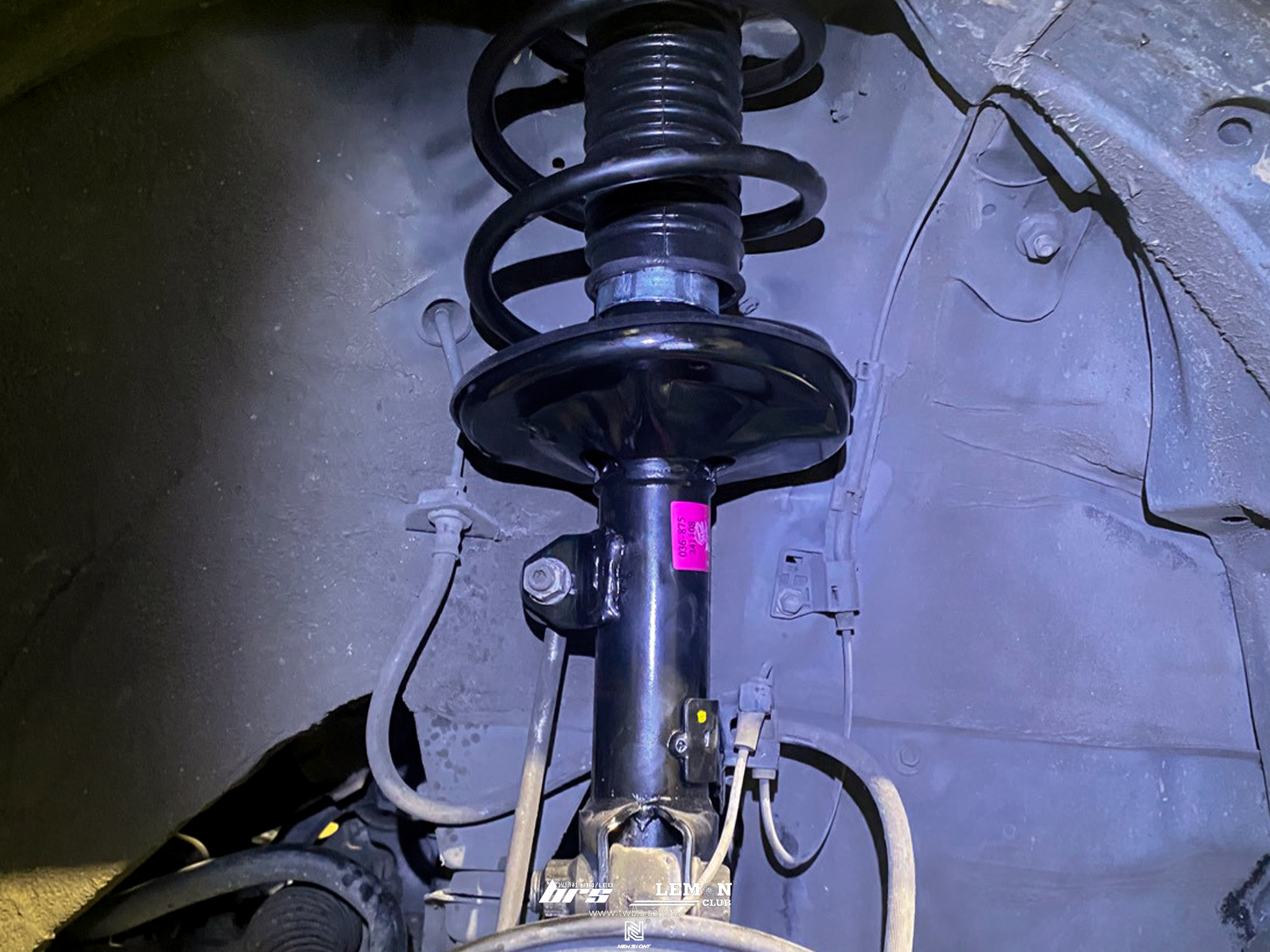 Toyota Altis 安裝 FST前避震器+FST後避震器+外皮帶+HUNTER 3D電腦四輪定位