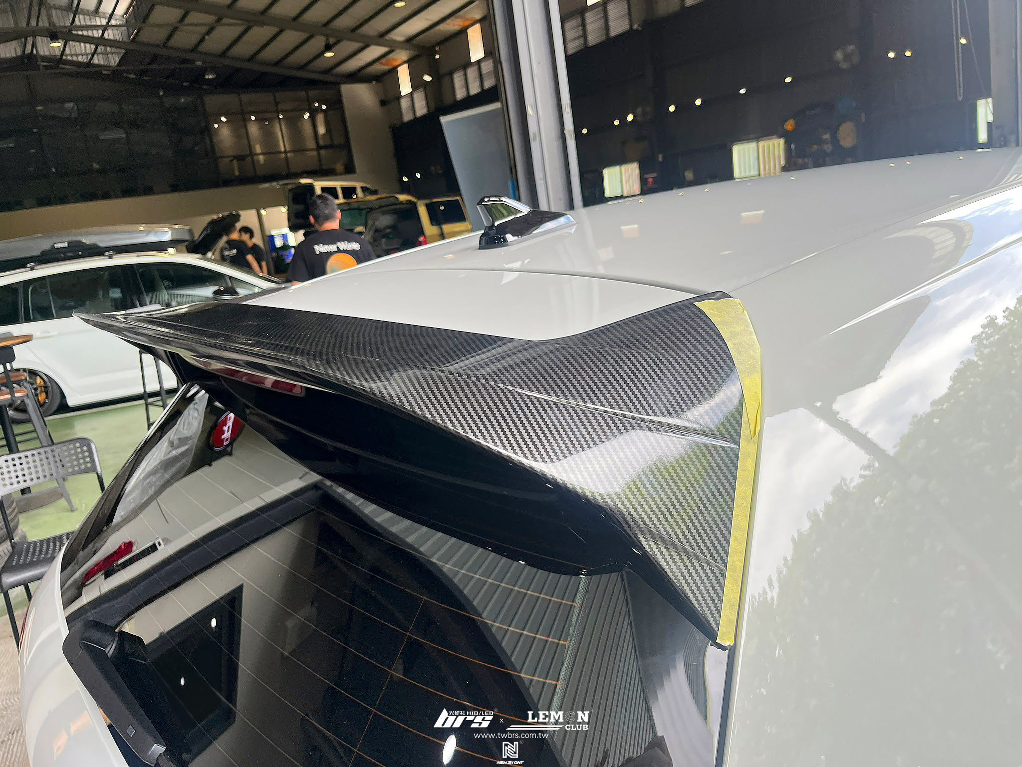 Volkswagen Golf 8 安裝 CS款水轉印尾翼