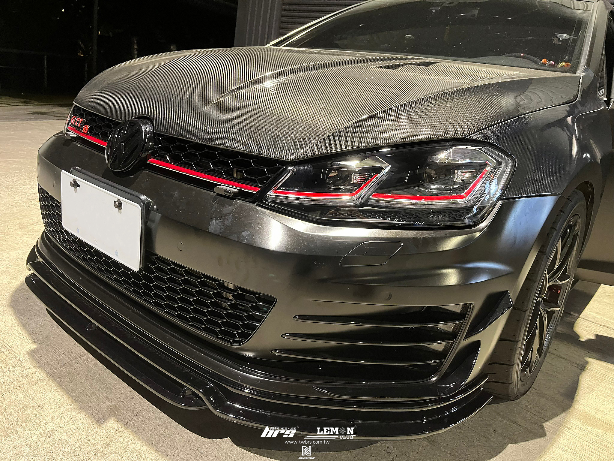 Volkswagen Golf 7 GTI 安裝 7改7.5紅線魚眼大燈總成+大燈HIGHLIGHT SS款(高階款) 6000K