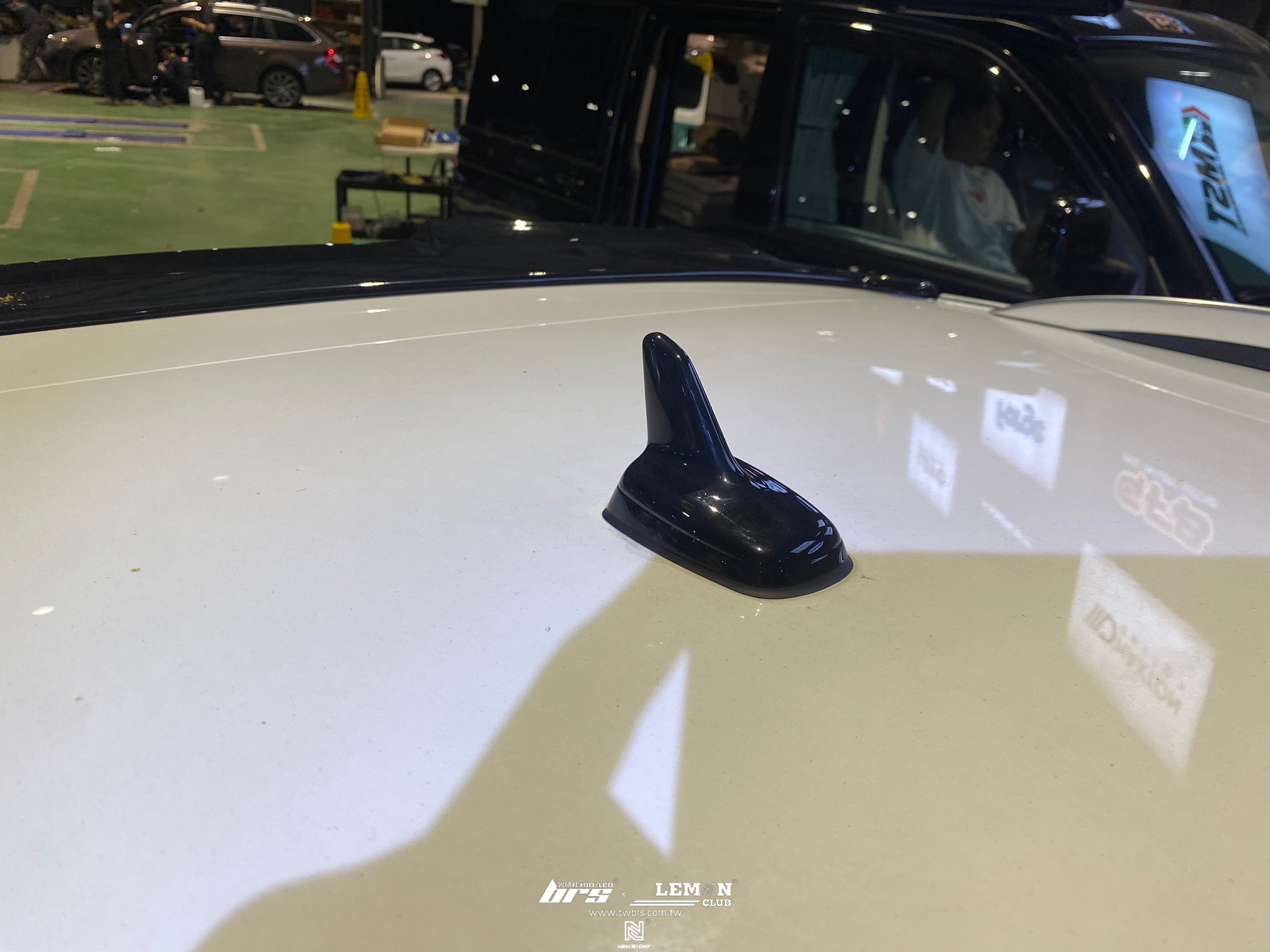 Volkswagen Touran 安裝 原廠9.2吋觸碰螢幕+鯊魚鰭導航天線