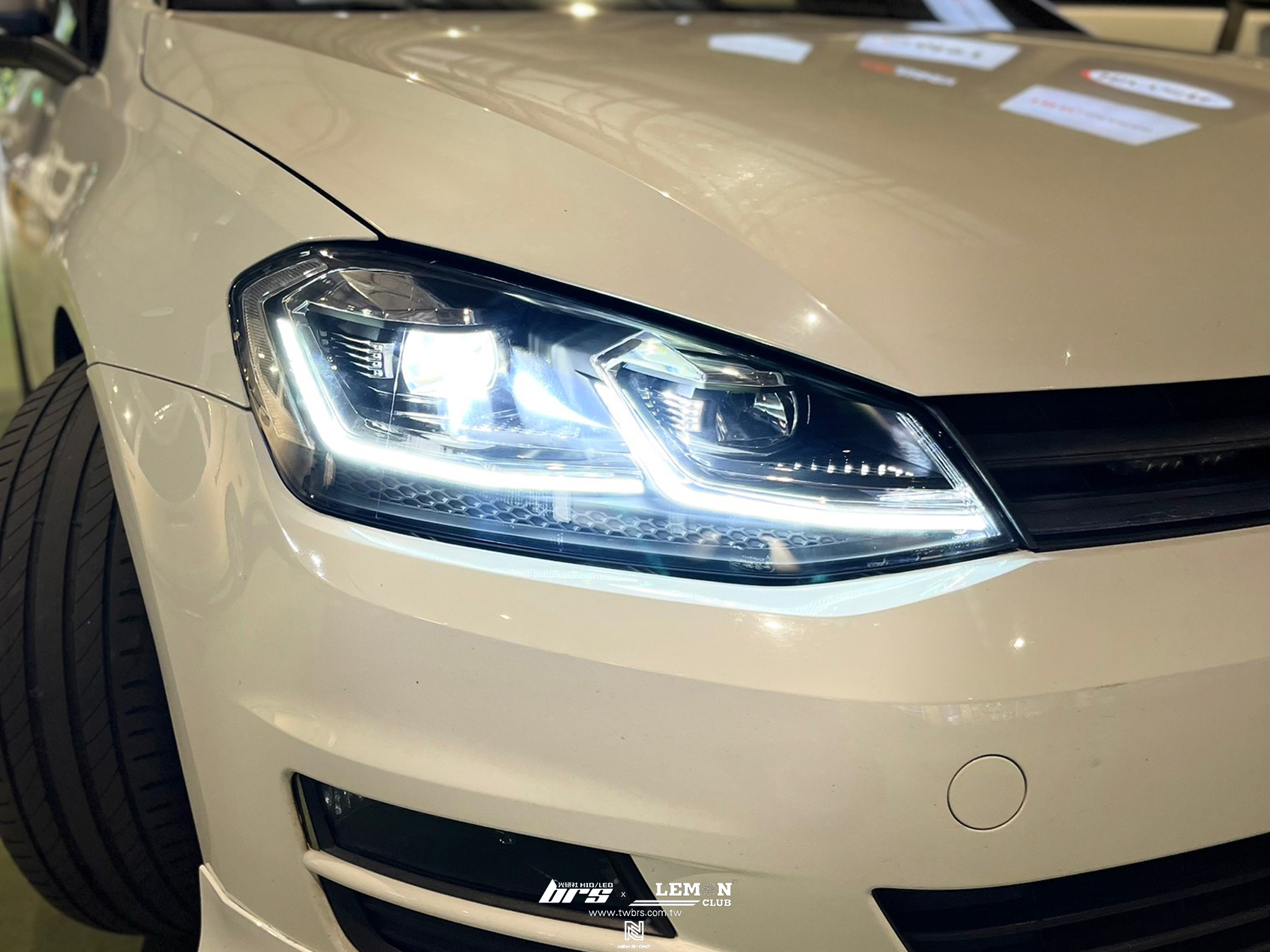 Volkswagen Golf 7 安裝 7改7.5銀線魚眼大燈總成