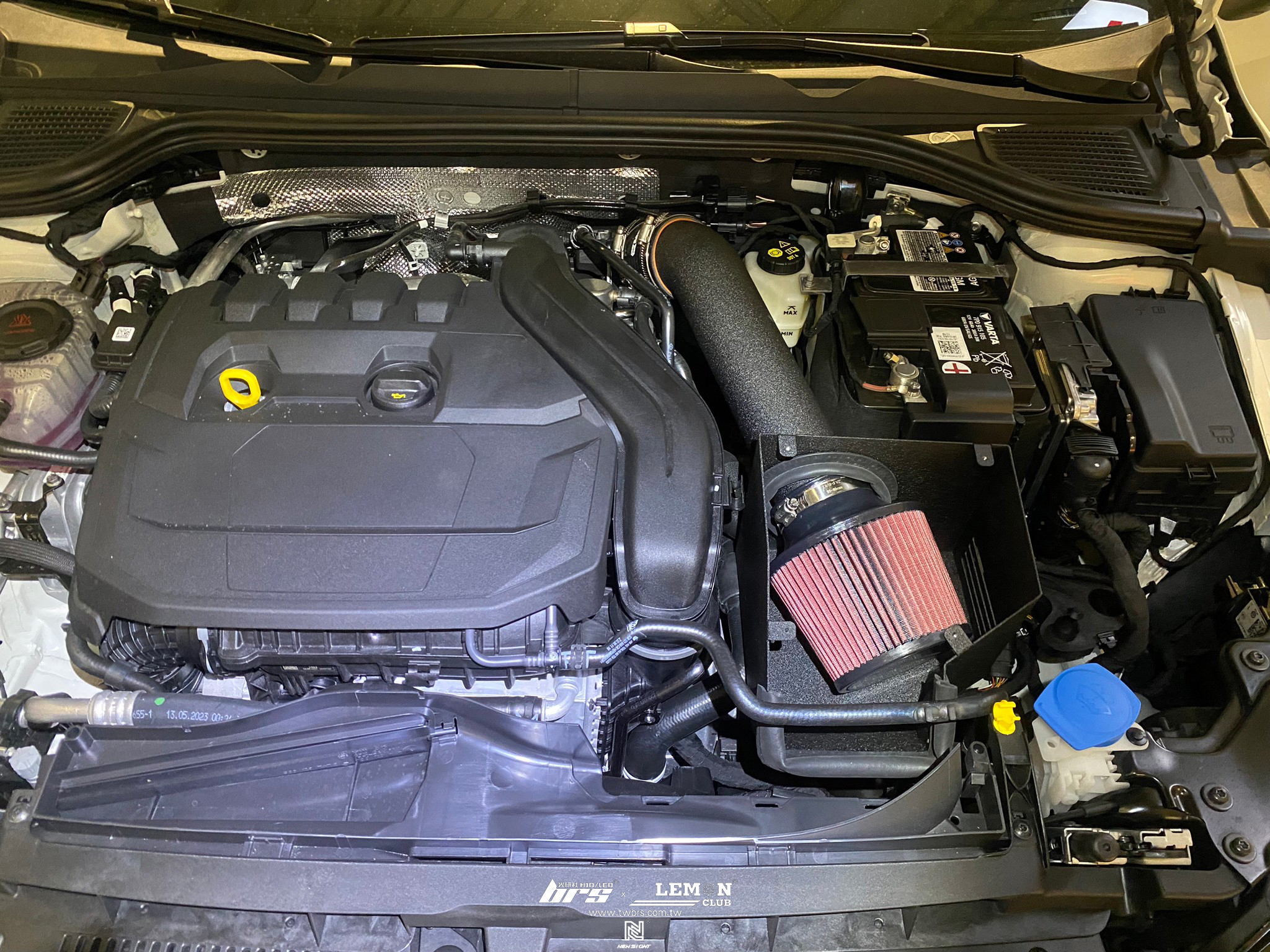 Volkswagen Golf 8 安裝 VAG EA211 MST 進氣系統