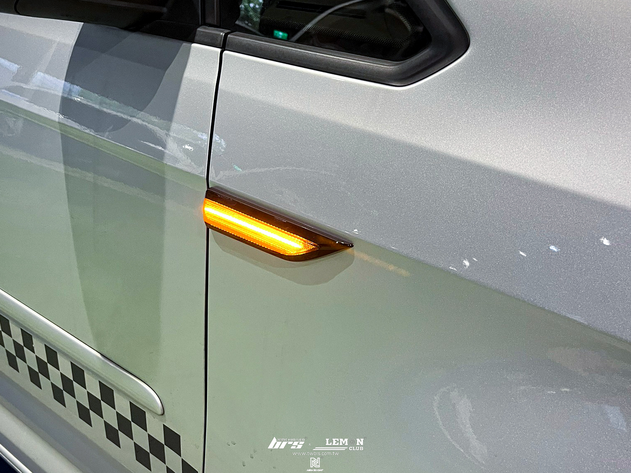 Volkswagen Caddy C4 安裝 葉子板燻黑方向燈+後座冷氣出風口+怠速熄火啟停自動關閉器