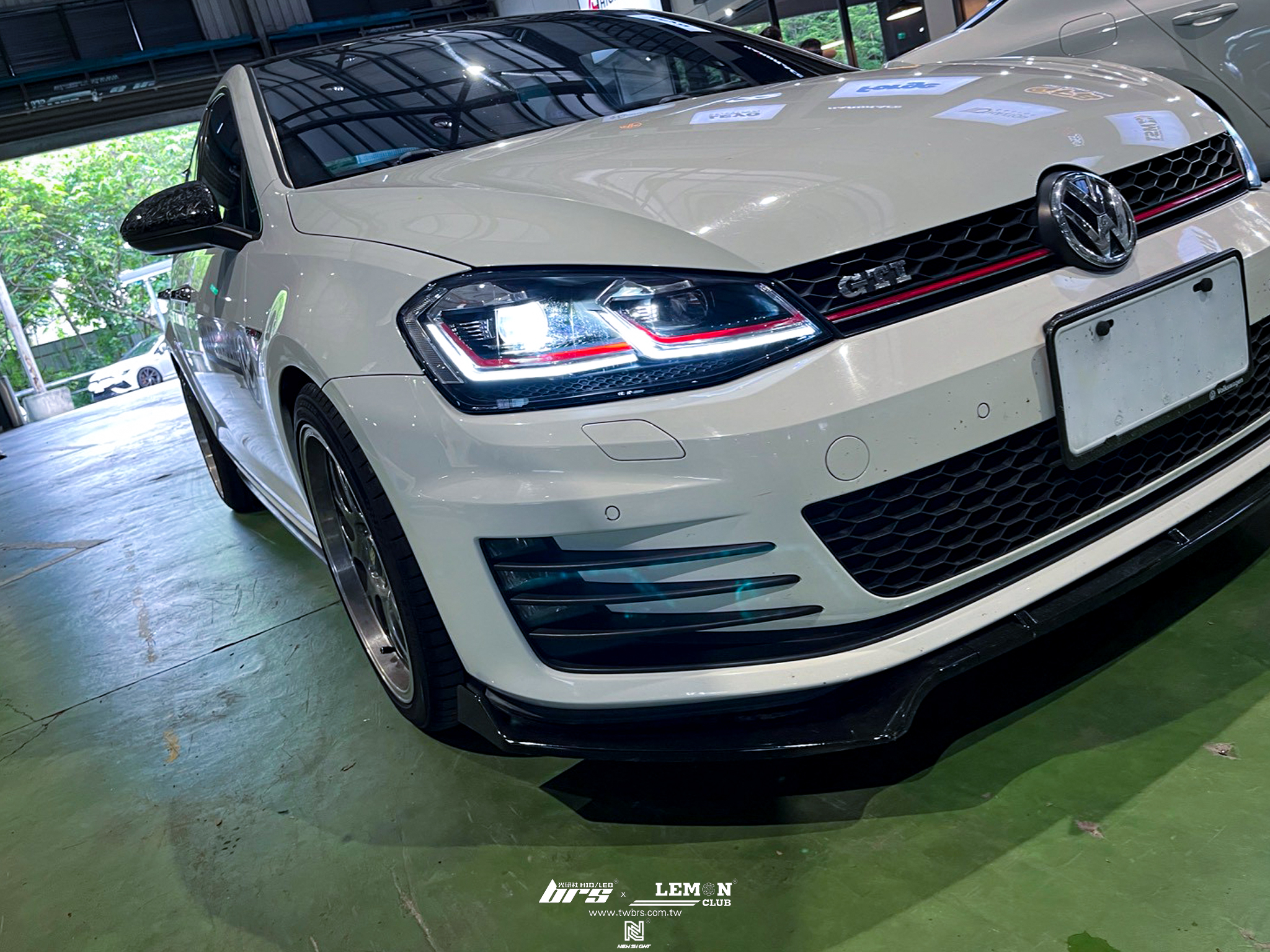 Volkswagen Golf 7 GTI 安裝 7改7.5式樣紅線魚眼大燈總成+YEAKY大燈35W 6500K HID D2H增亮型+7改7.5代流水LED尾燈