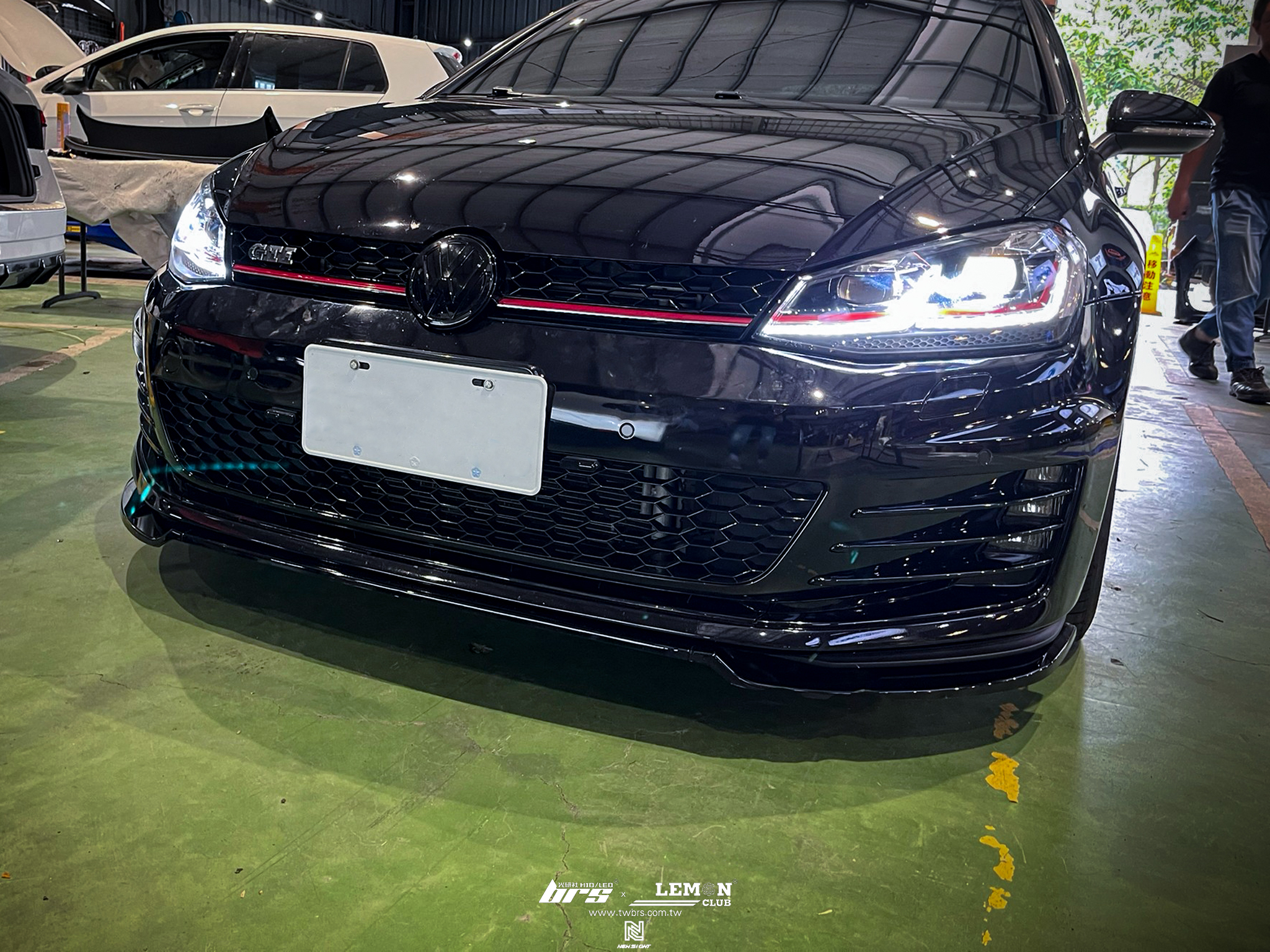 Volkswagen Golf 7 安裝 7改7.5紅線魚眼大燈總成+HIGHLIGHT 高階款LED燈泡