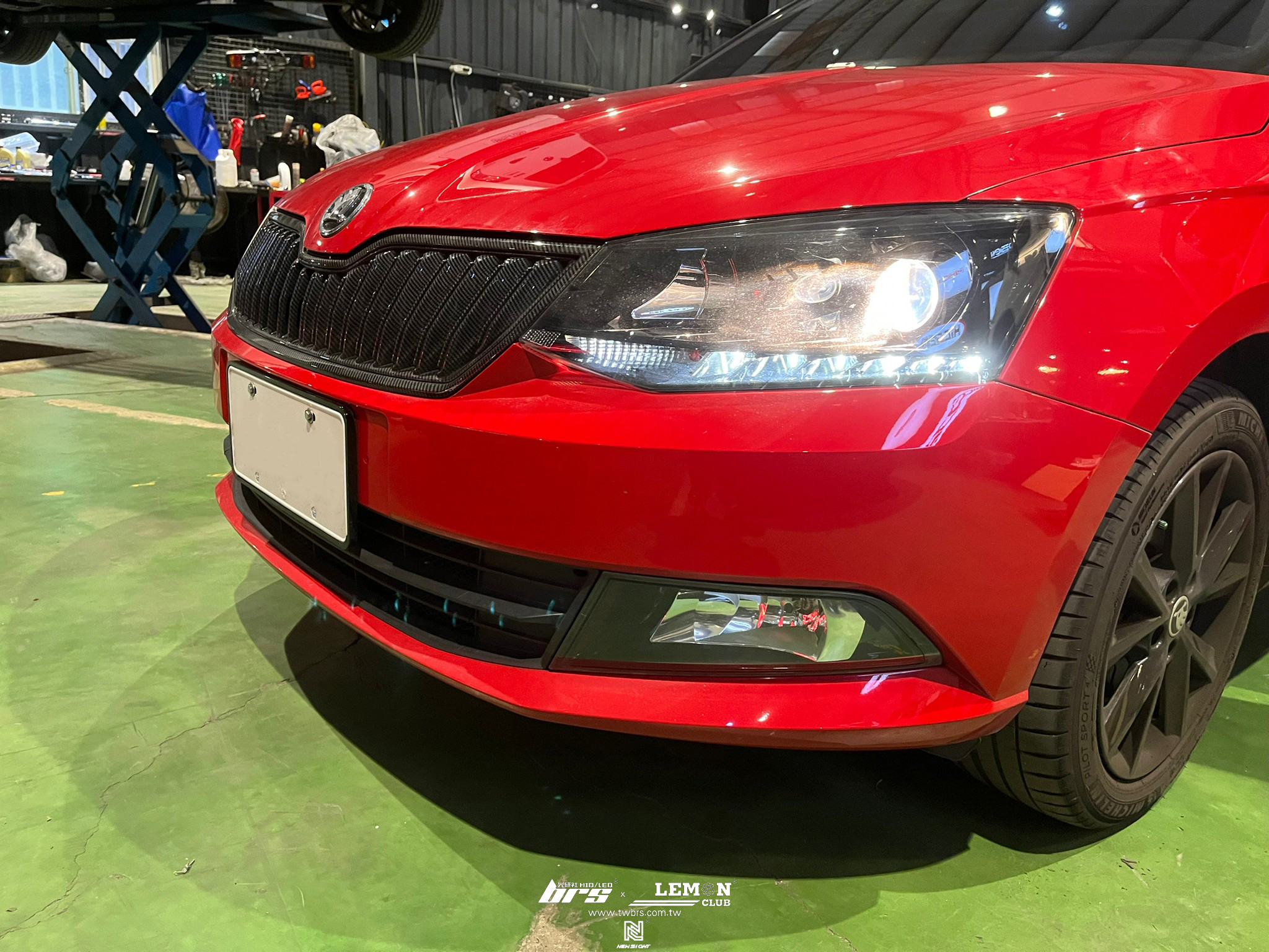 Skoda Fabia 安裝 PHILIPS H7 鹵素燈泡