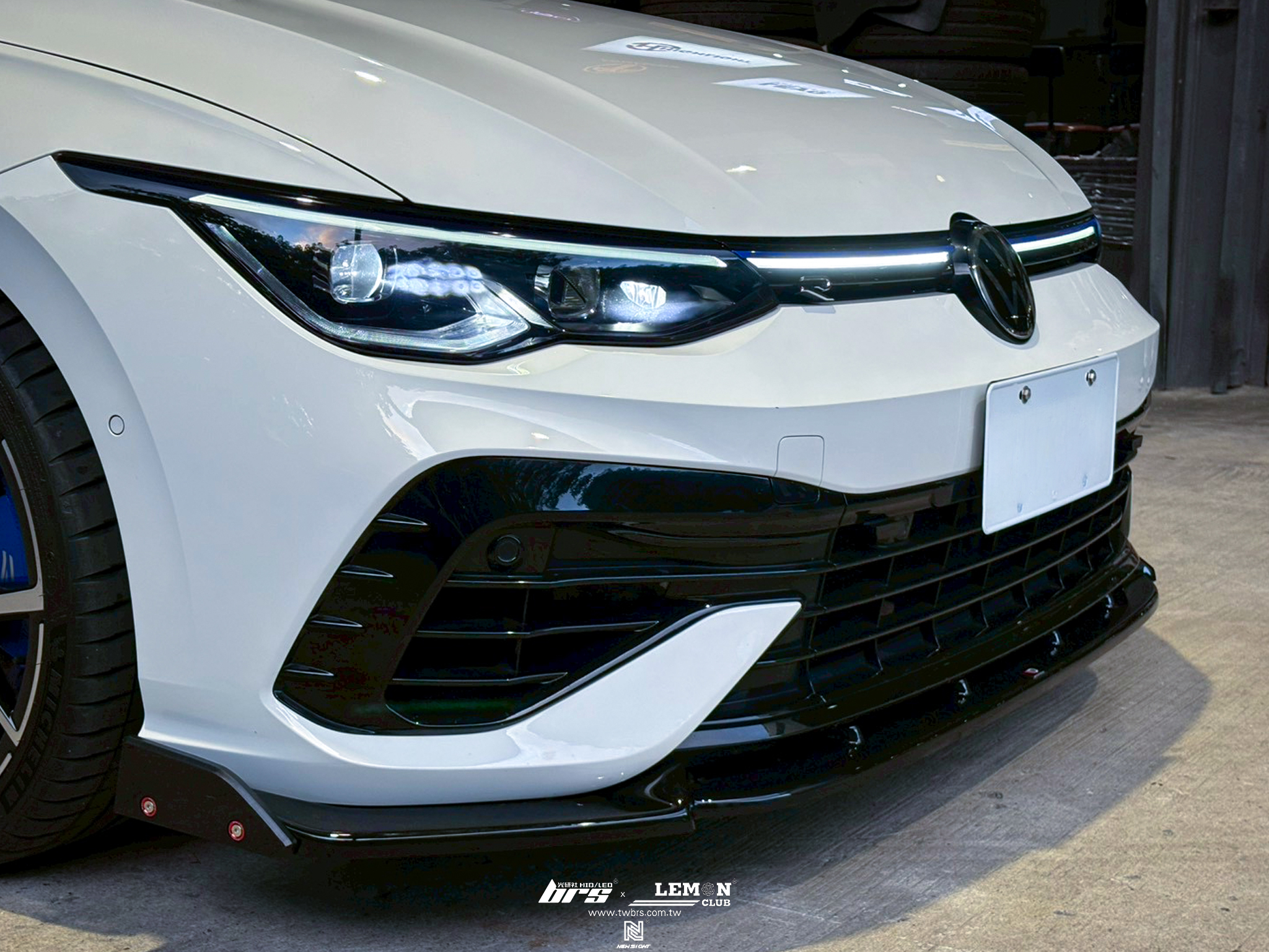 Volkswagen Golf 8 R 安裝 類MAX前下巴-V2+MAXTON貼紙+類MAX側裙-V2
