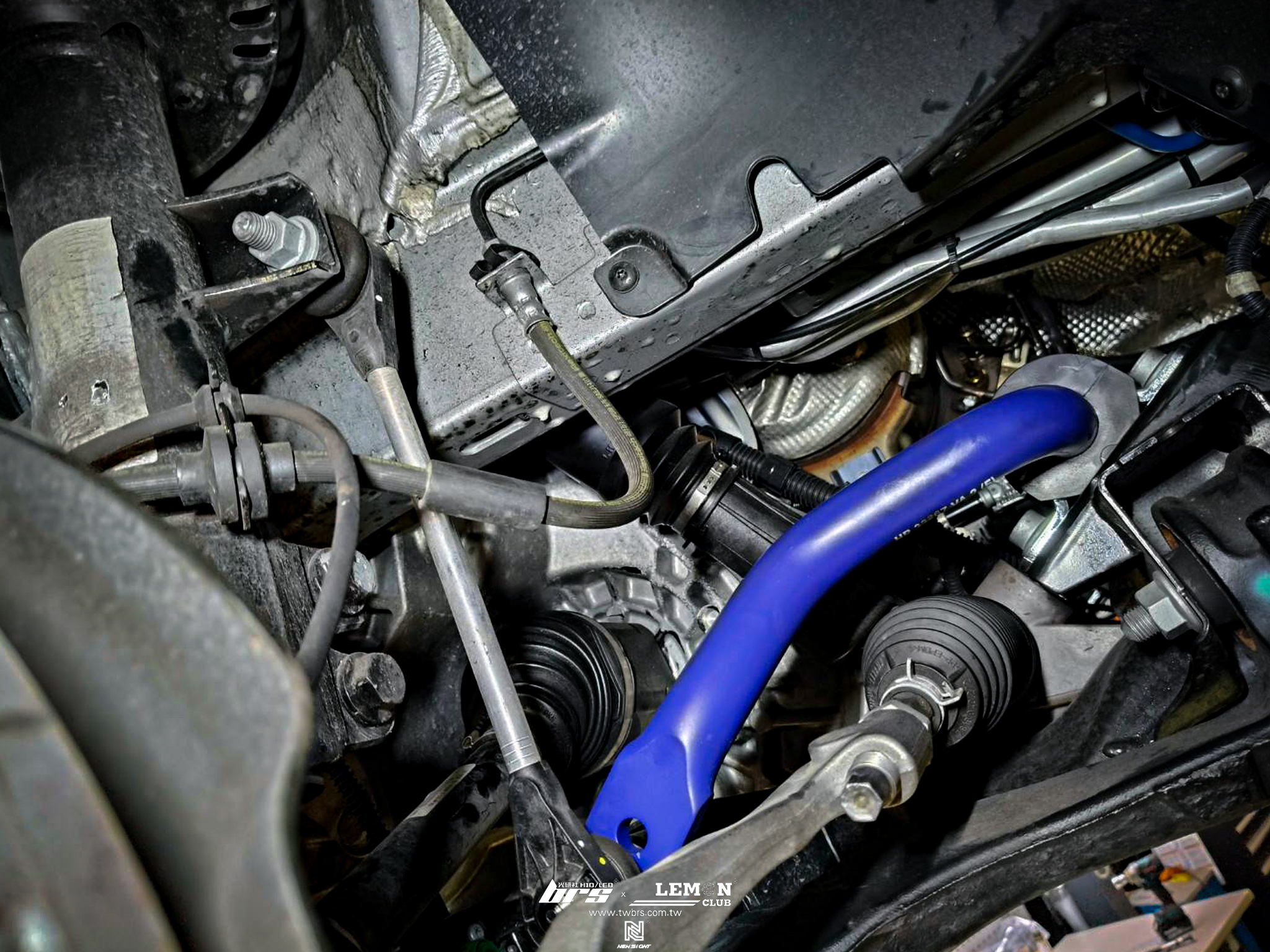 Volkswagen T6.1 保養 H&amp;R 後防傾桿+H&amp;R 前防傾桿+EIBACH後彈簧+前工字梁襯套+HUNTER 3D電腦四輪定位