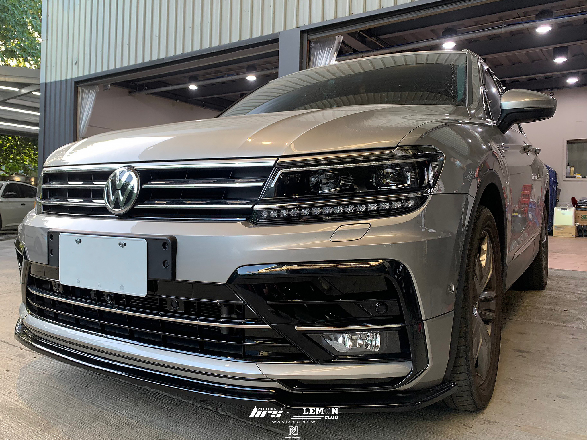 Volkswagen New Tiguan 安裝 R-Line前保桿+R-Line尾翼+類MAX前下巴+環景校正