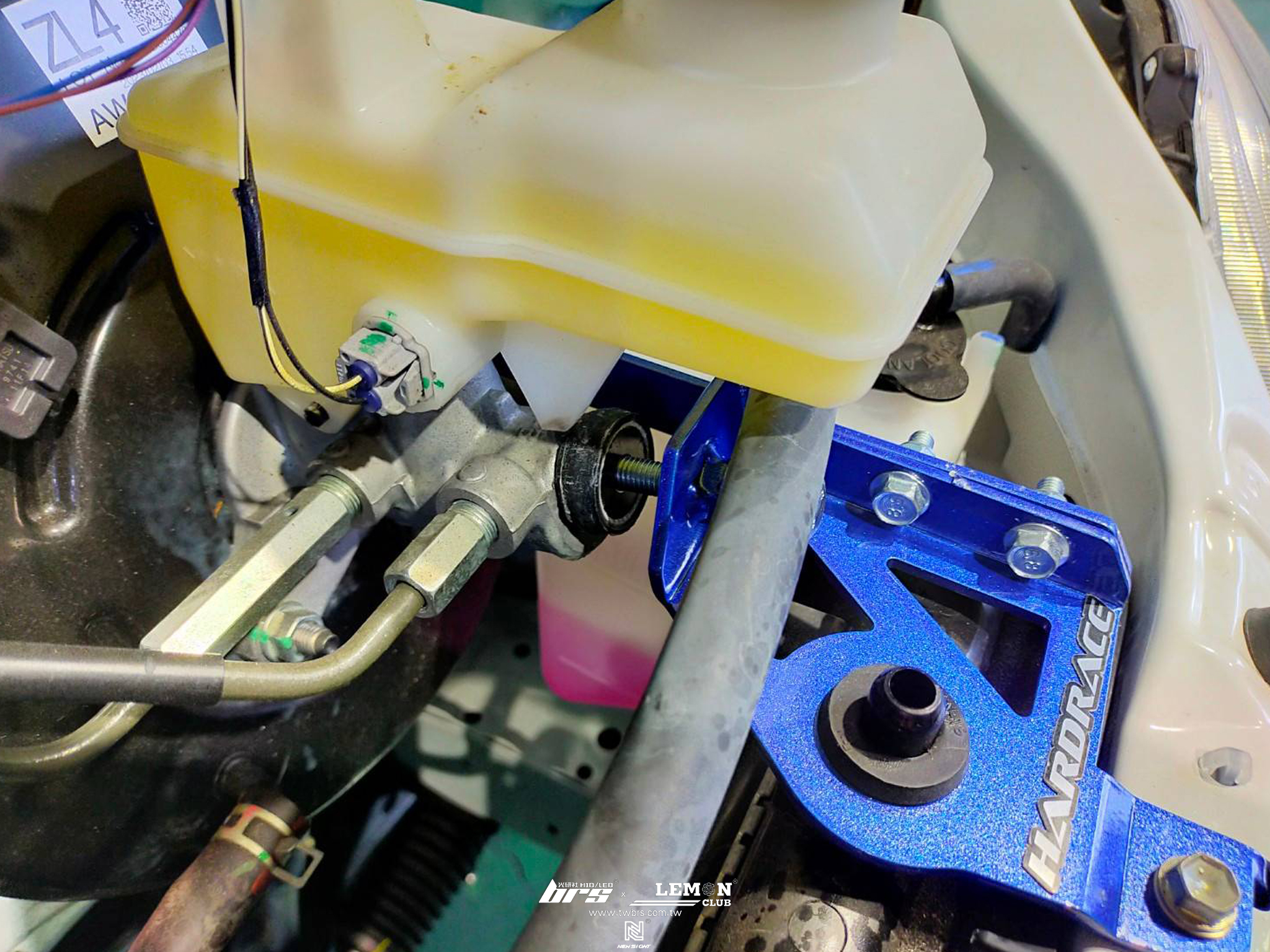 Toyota Town Ace 安裝 HARDRACE 煞車總泵頂桿+D1 Spec油門加速器+引擎室隔音隔熱墊