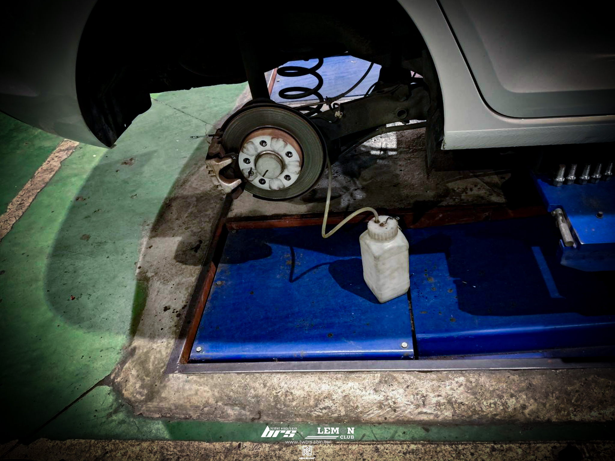 Skoda Rapid 安裝 德國Rheinol萊茵機油5W30更換+原廠機油芯更換+原廠洩油螺絲+墊片更換+原廠火星塞更換+DOT4號剎車油更換+正時套組更換+節氣門清洗