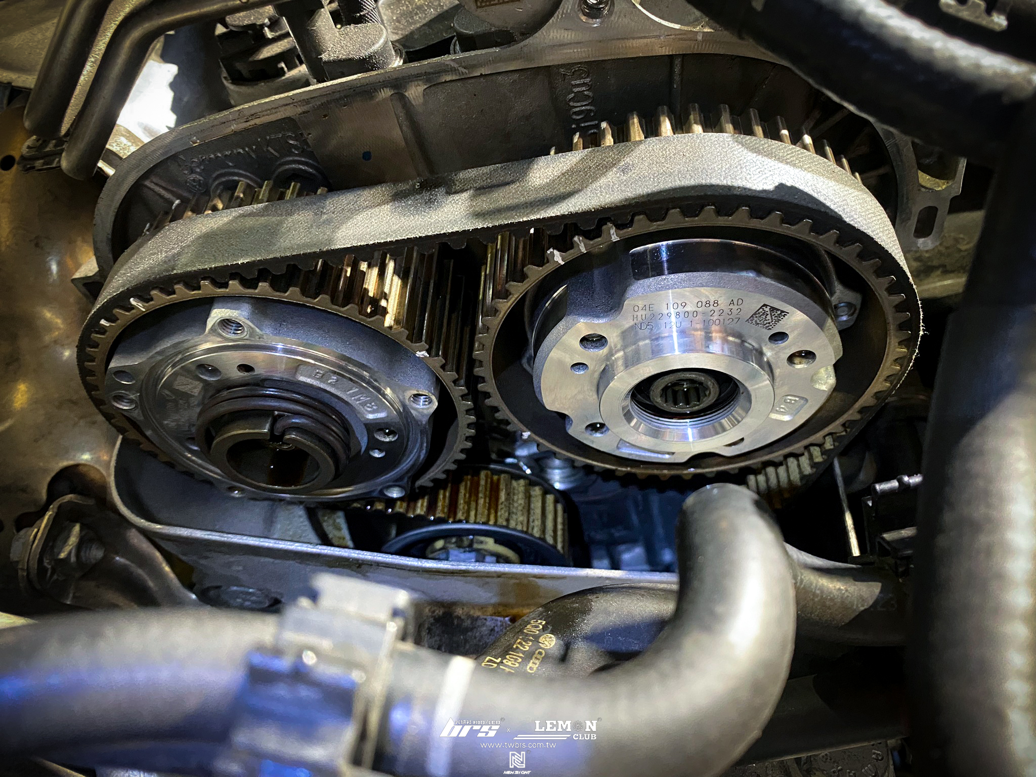 Skoda Superb 保養 德國LUK變速箱飛輪(含螺絲)+軸承更換+凸輪軸調整齒輪螺絲蓋+油封更換+DENSO壓縮機更換+原廠閥體油更換+HUNTER 3D電腦四輪定位