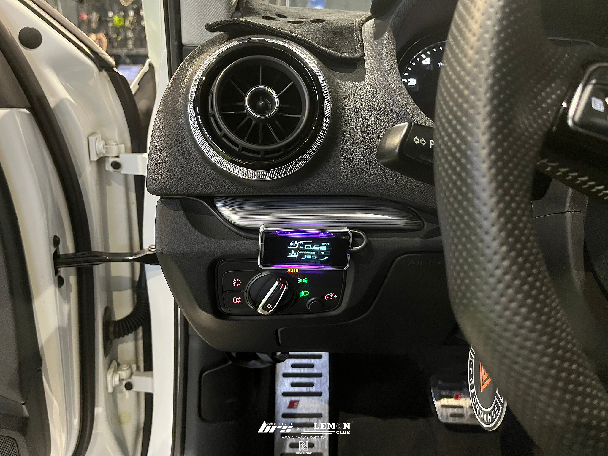 Audi A3 安裝 Shadow多功能顯示器