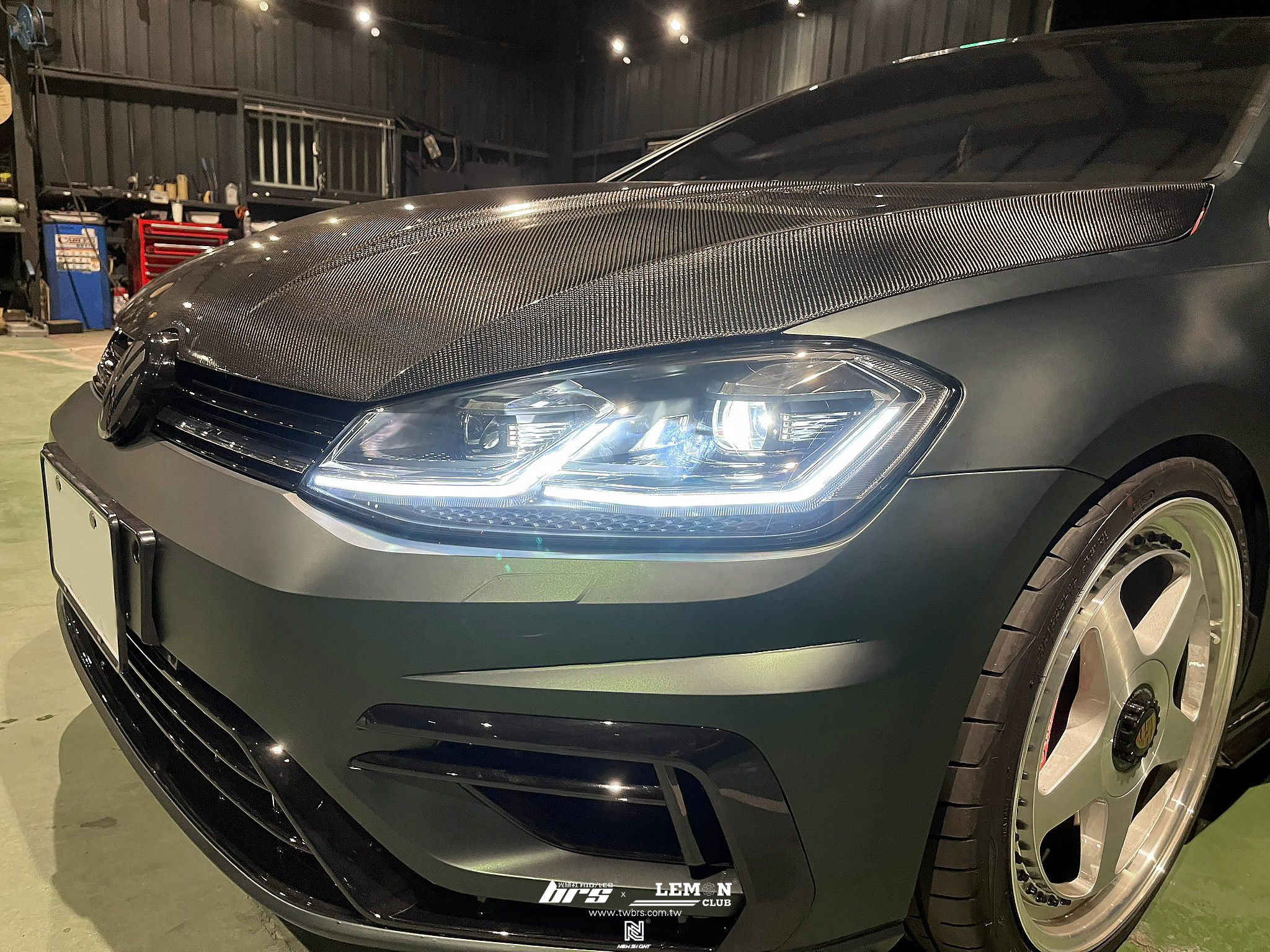 Volkswagen Golf 7.5 GTI 安裝 銀線雙U流水大燈總成+Highlight SS款(高階款) 6000K LED
