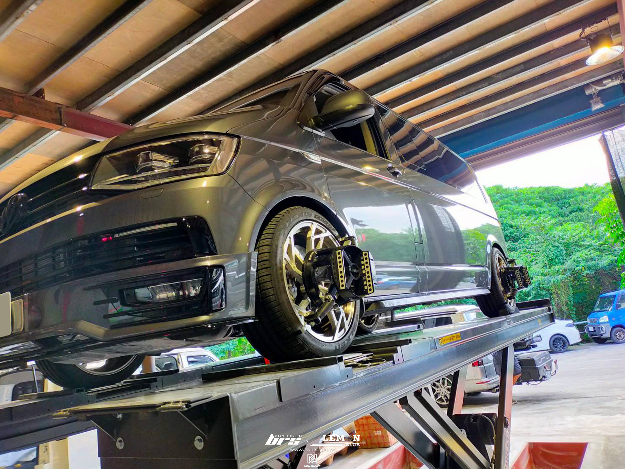 Volkswagen T6 安裝 英國powerflex前三角架襯套+四輪定位