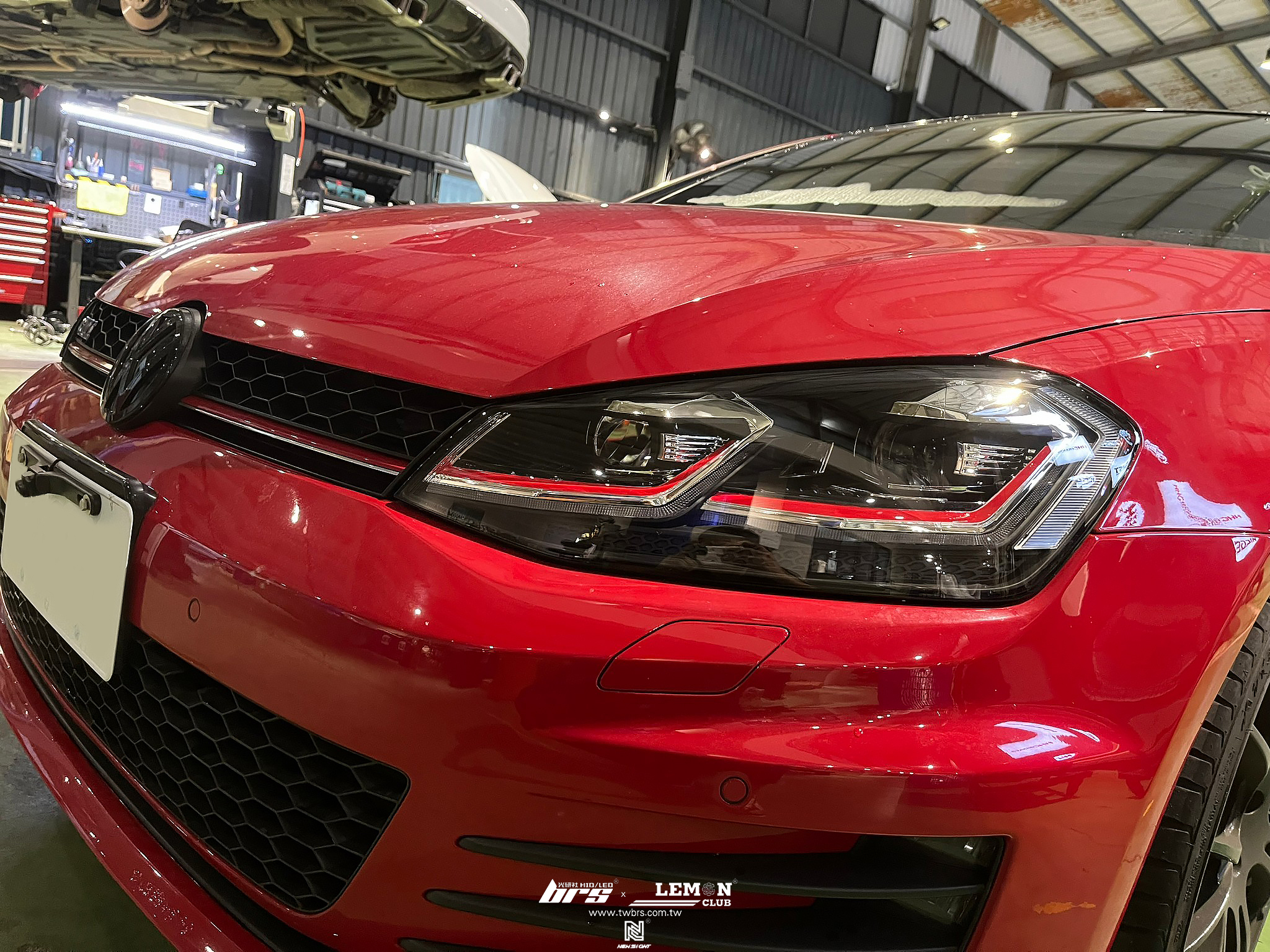 Volkswagen Golf 7 GTI 安裝 7改7.5紅線魚眼大燈總成+大燈HIGHLIGHT SS款(高階款) 6000K