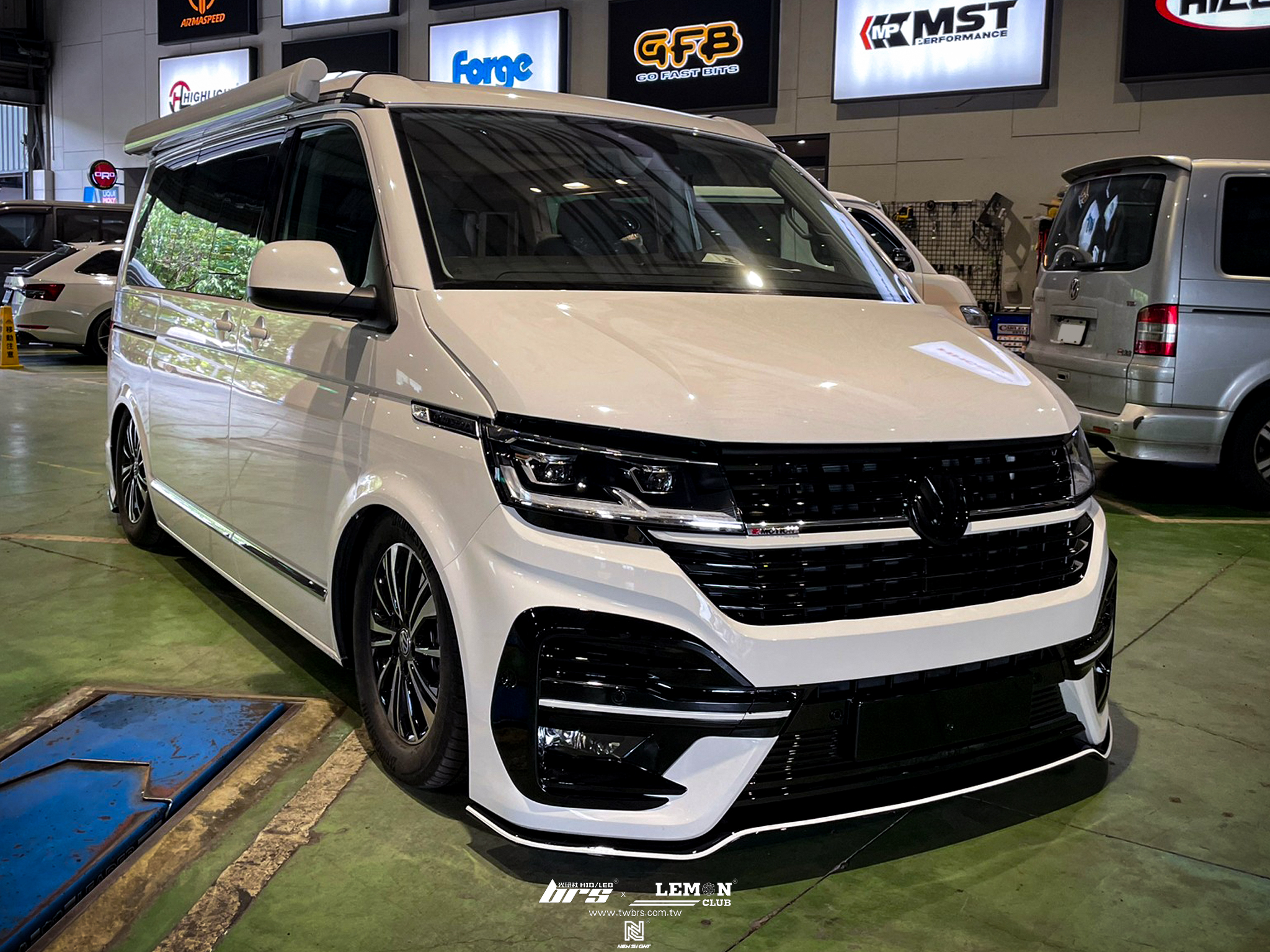 Volkswagen T6.1 California Ocean 安裝