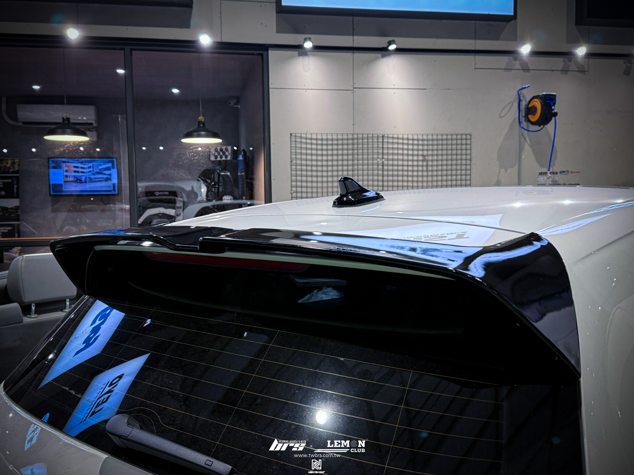 Volkswagen Golf 7 安裝 類O尾翼