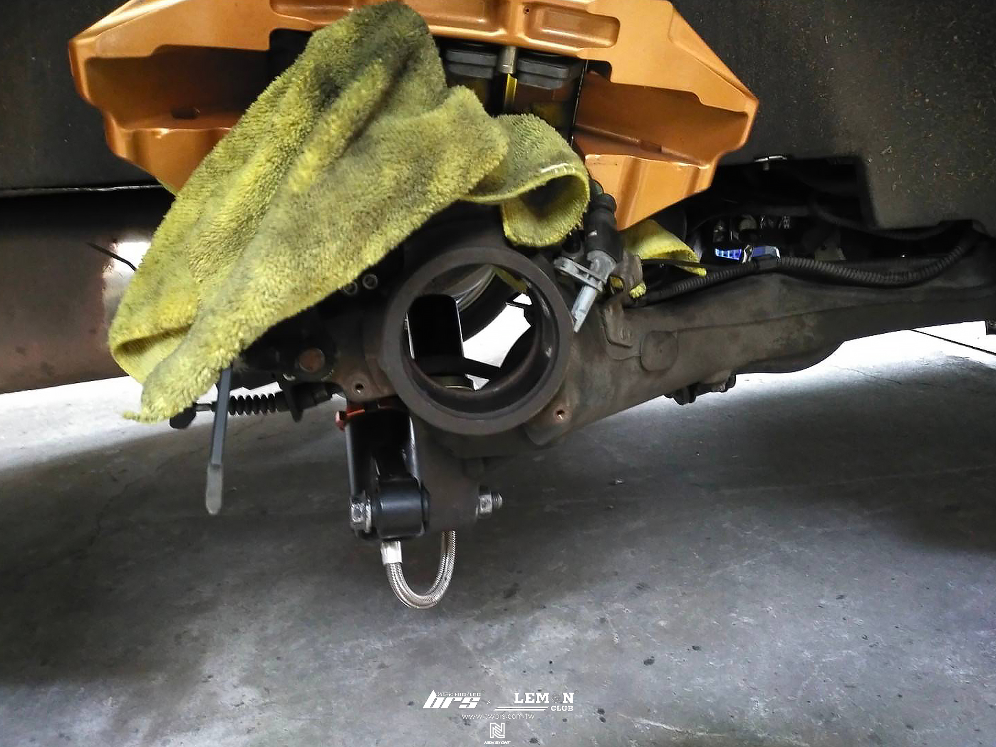 Volkswagen T6 保養 右後軸承更換