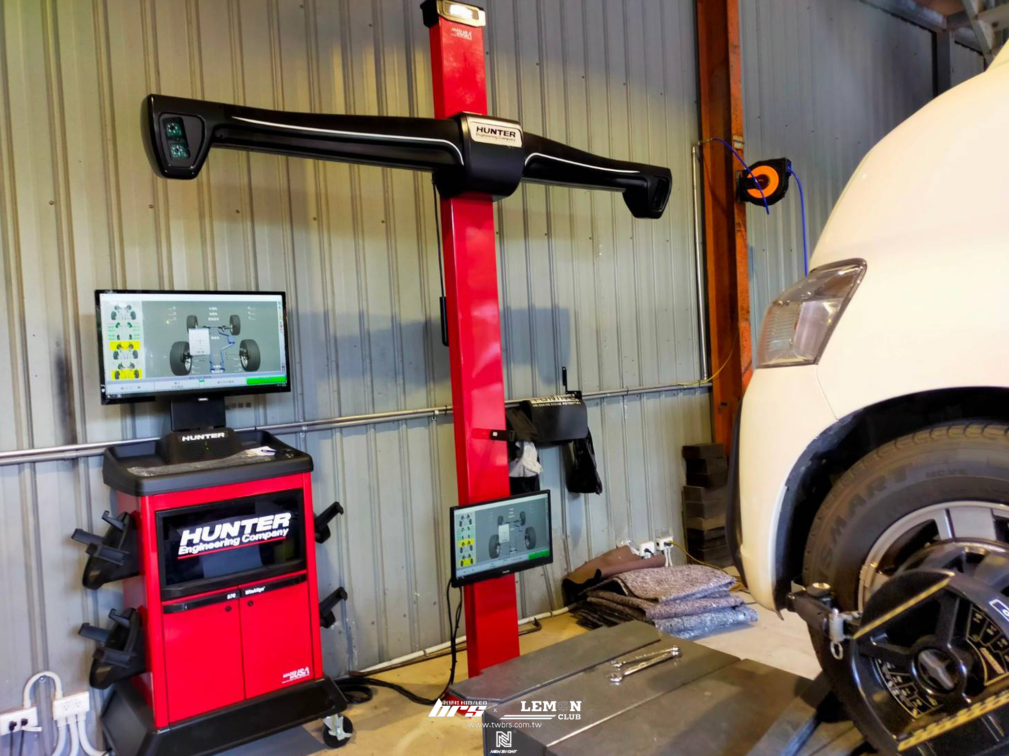 Toyota Town Ace 安裝 HARDRACE 後上拉桿+四輪定位