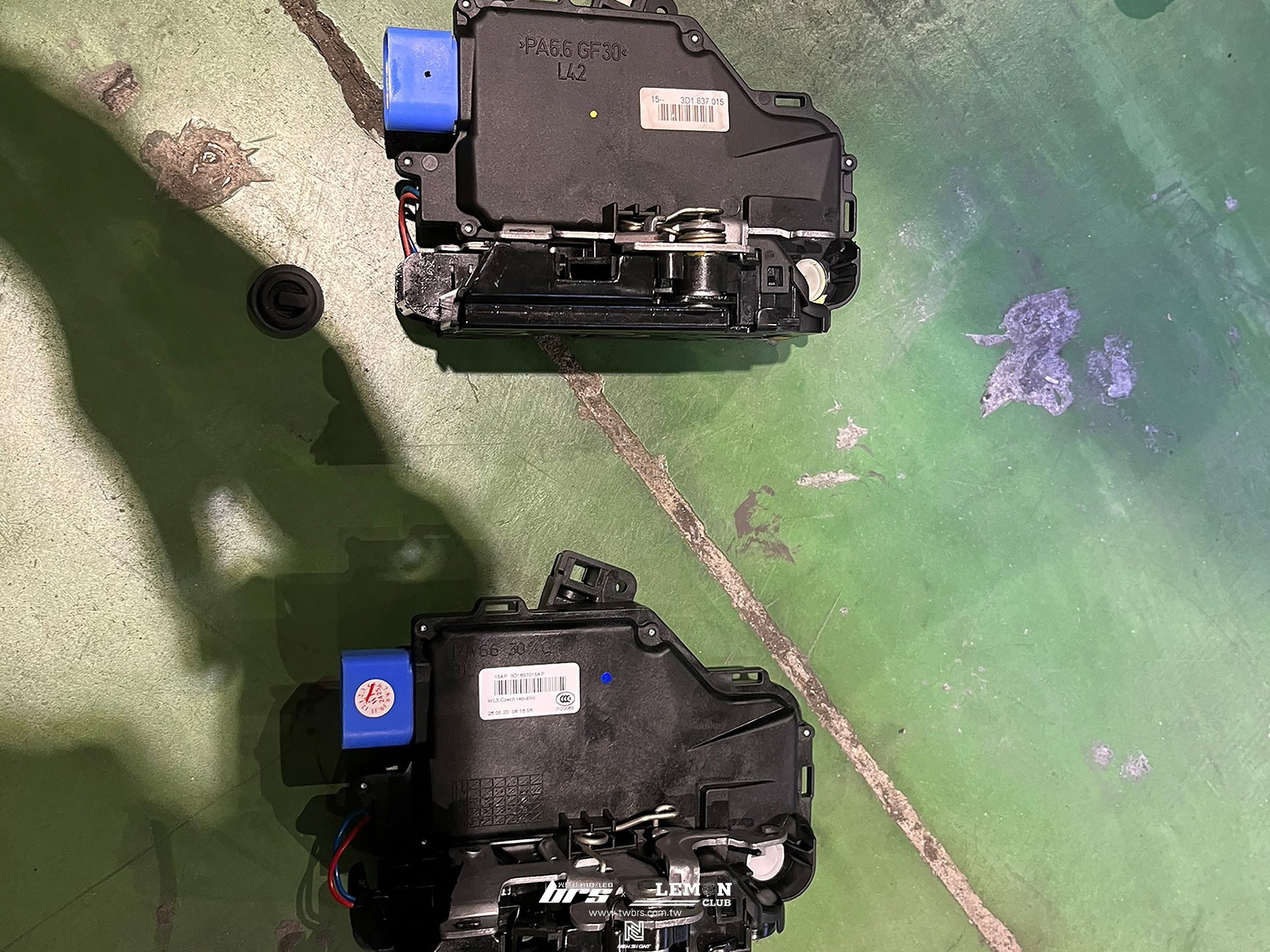 Volkswagen Golf 4 安裝 駕駛座六角鎖+後葉通風網