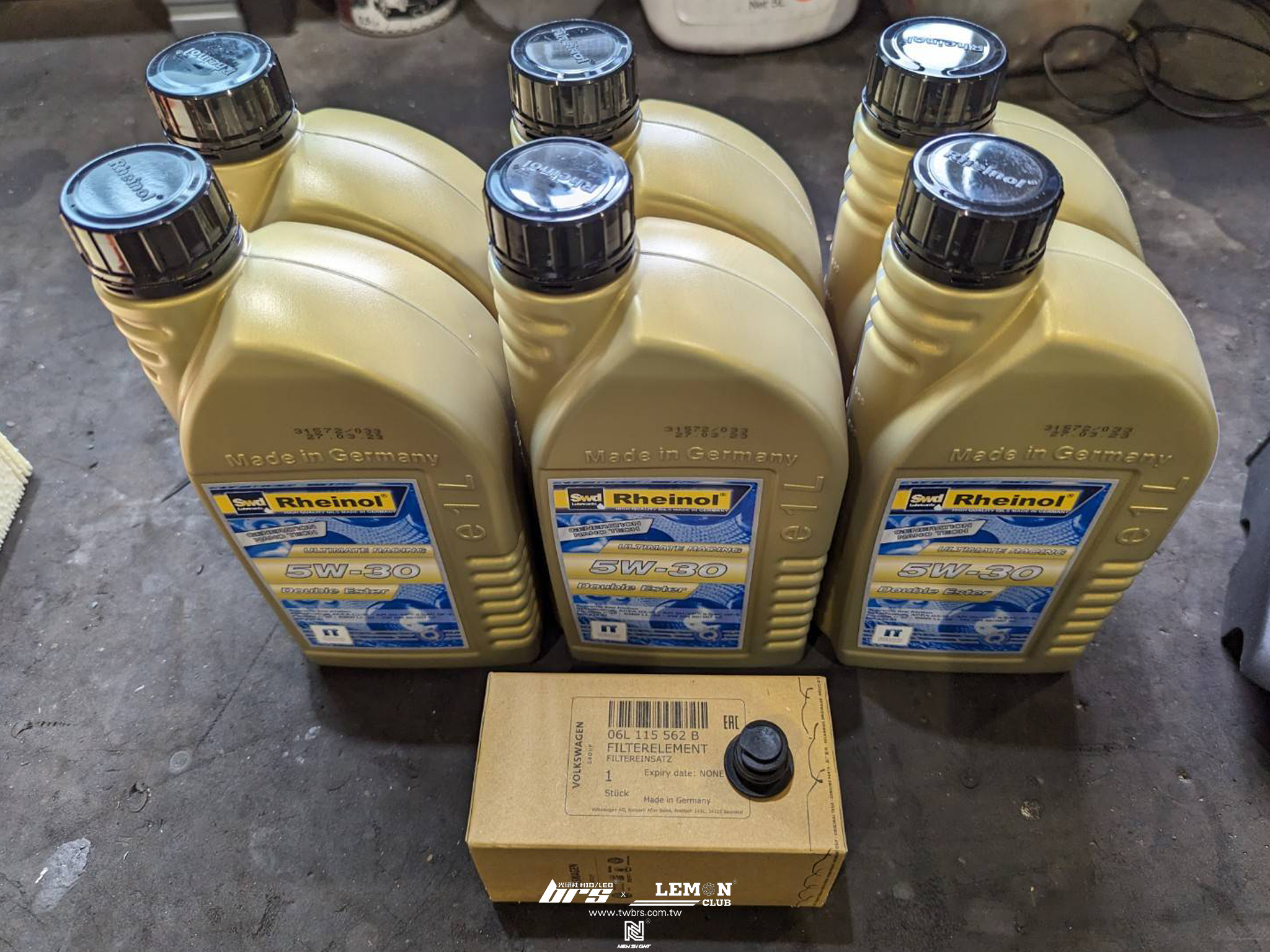 Skoda Superb 保養(萊茵機油5W30+原廠機油芯+原廠洩油螺絲+原廠空氣濾芯)