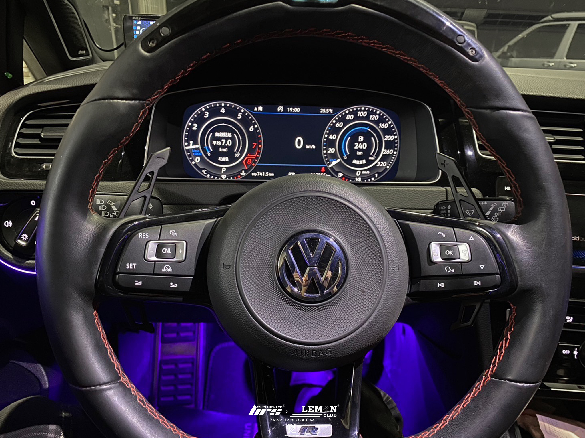 Volkswagen Golf 安裝 Leyo原子換檔撥片