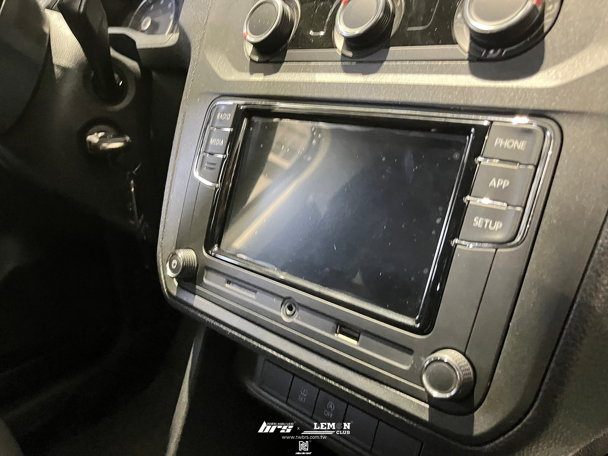 Volkswagen Caddy 安裝 MIB音響主機