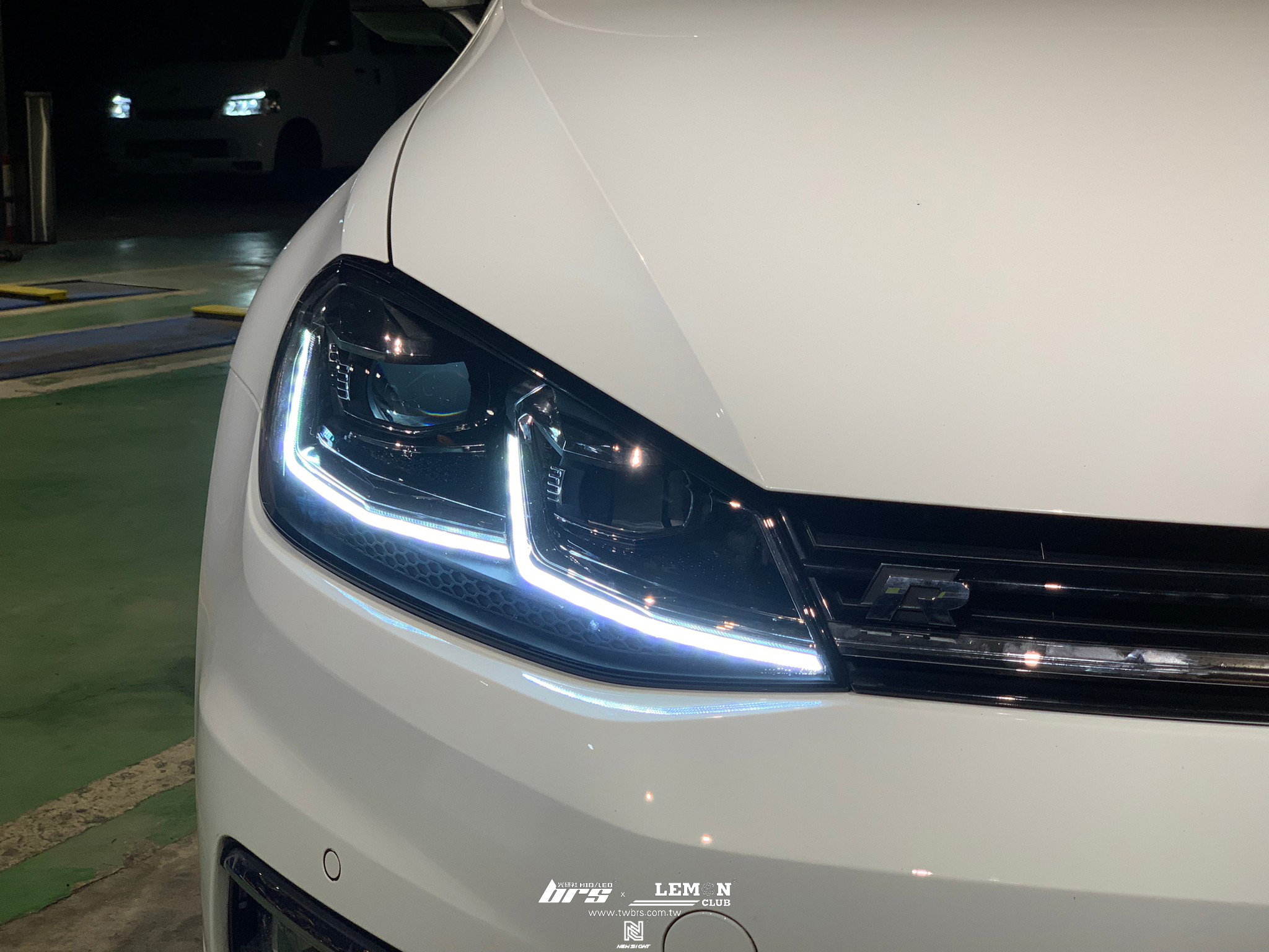 Volkswagen Golf 7.5 安裝 銀線雙U大燈總成+大燈HIGHLIGHT SS款(高階款) 6500K LED+燻黑LED流水尾燈+後視鏡流水方向燈+R-Line 側標
