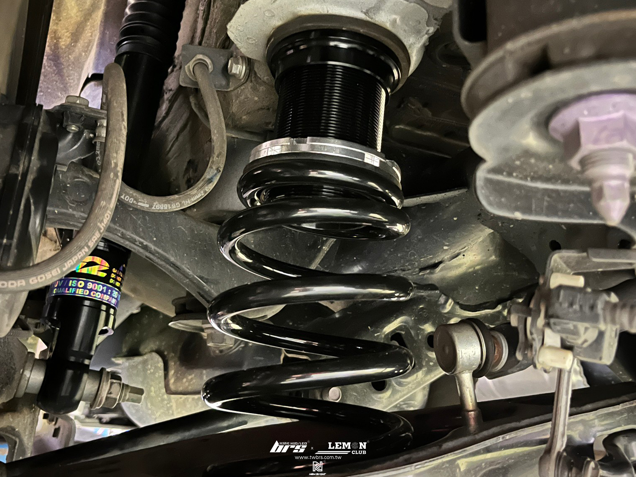 Toyota RAV4 安裝 D2道路版高低軟硬桶身可調避震器+HUNTER 3D 四輪定位