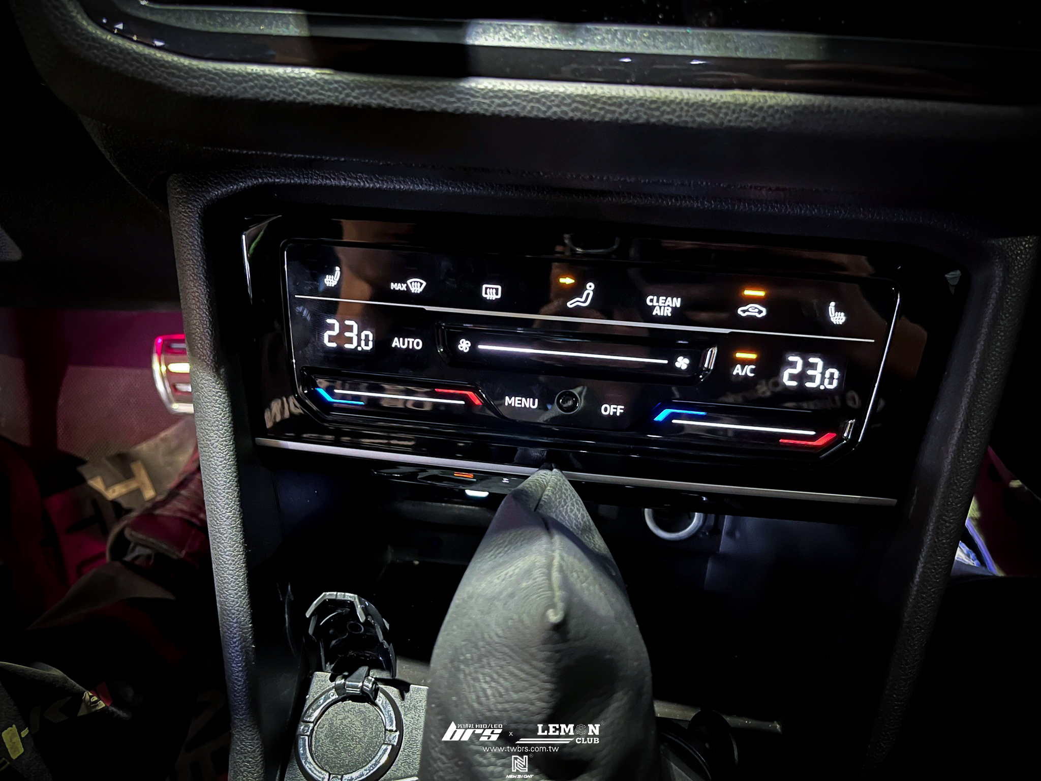 Volkswagen New Tiguan 安裝 觸碰冷氣面板+MQB鍛造碳纖維方向盤+LED超轉燈