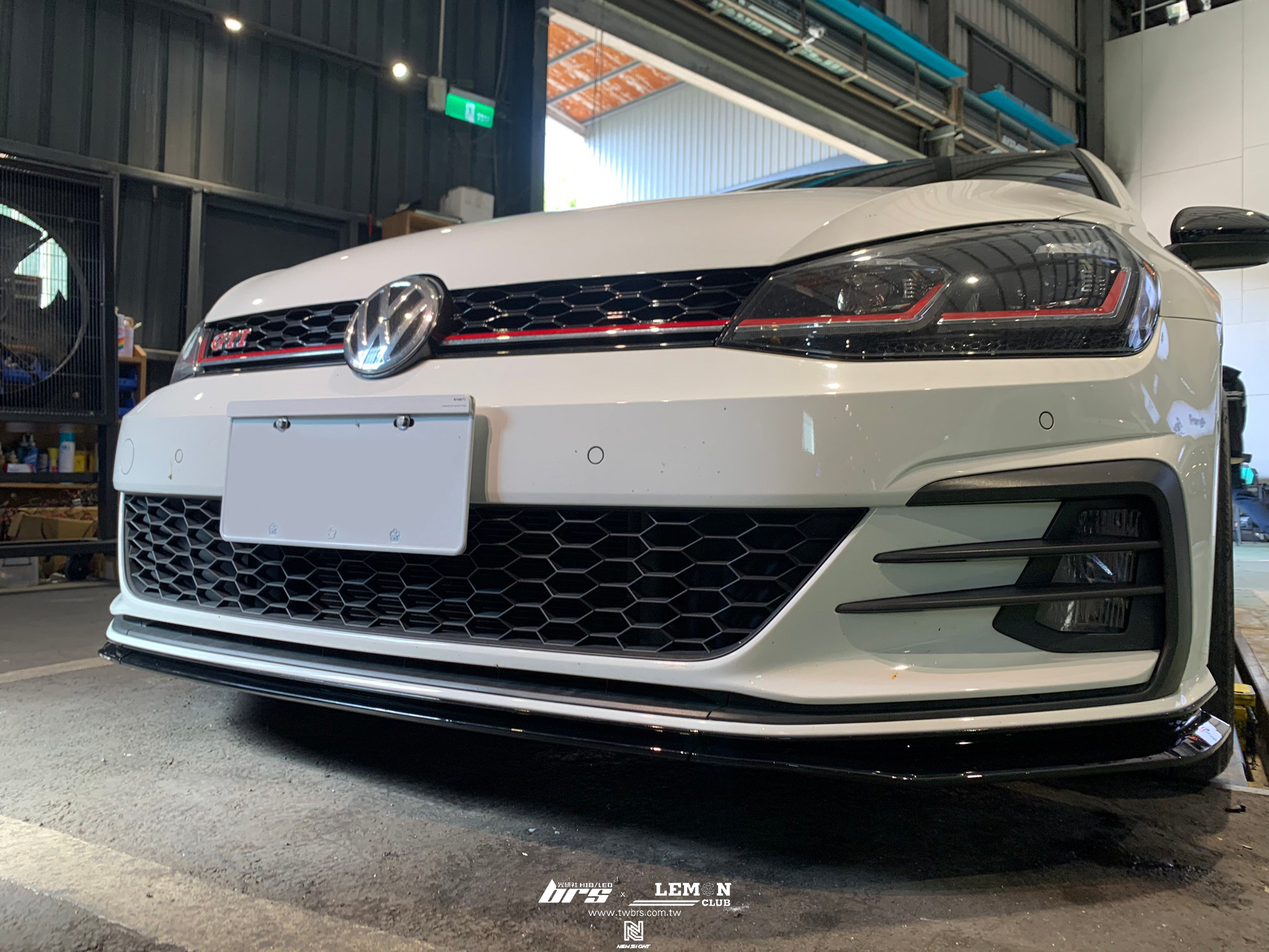 Volkswagen Golf 7.5 GTI 安裝 類TCR前下巴