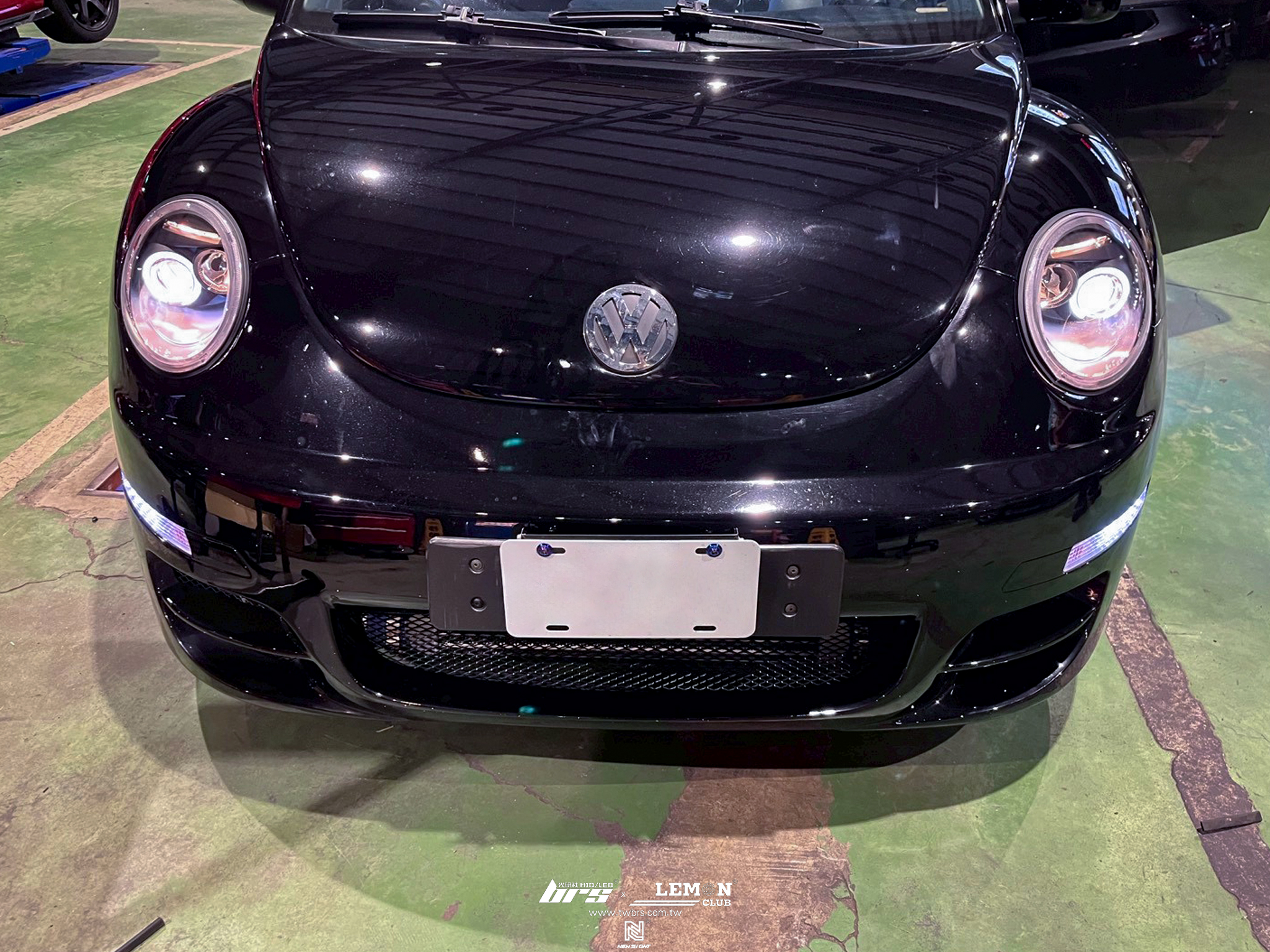 Volkswagen Beetle 安裝 副廠光圈魚眼大燈總成
