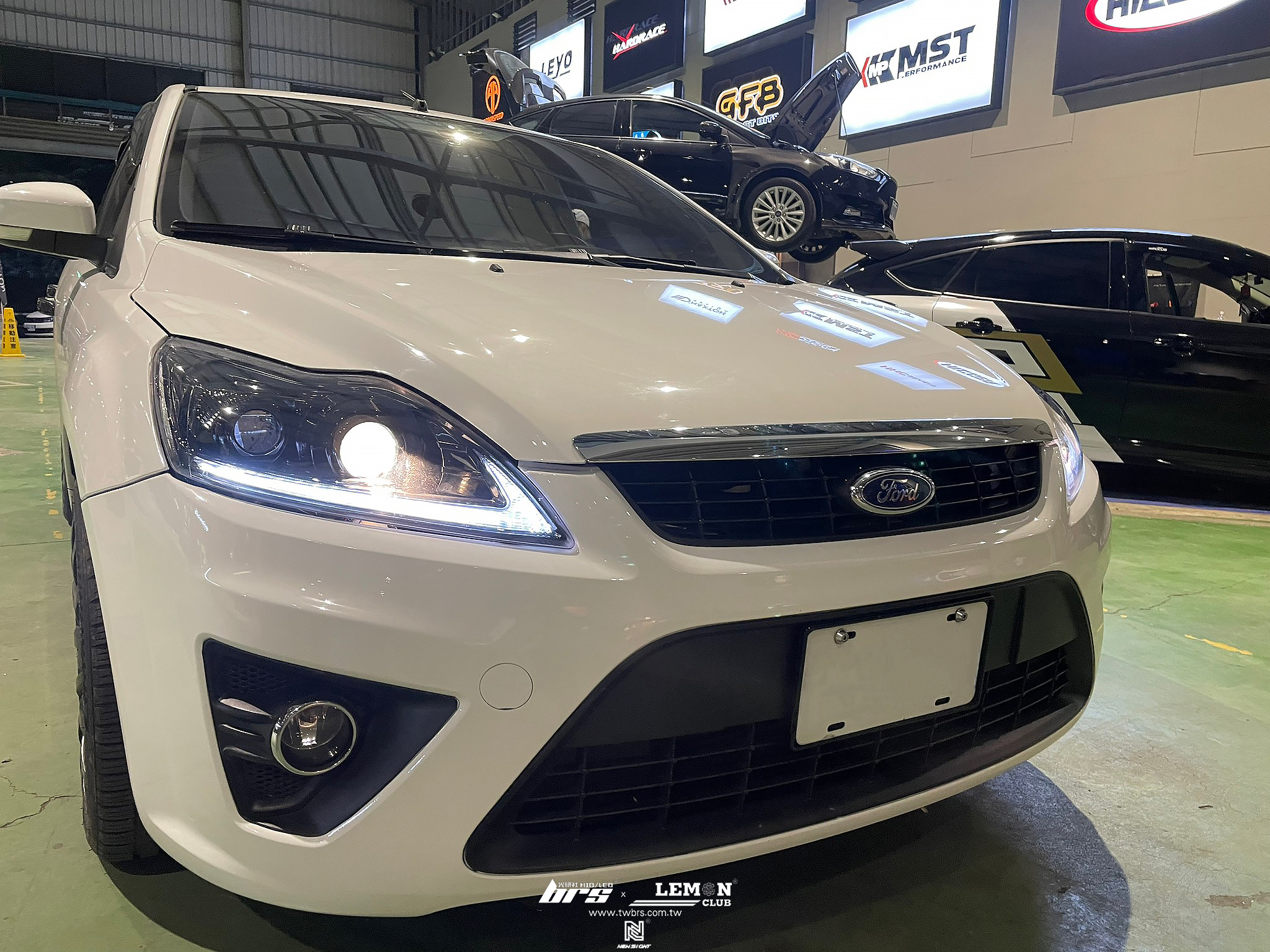 Ford Focus 安裝 流水LED魚眼大燈總成