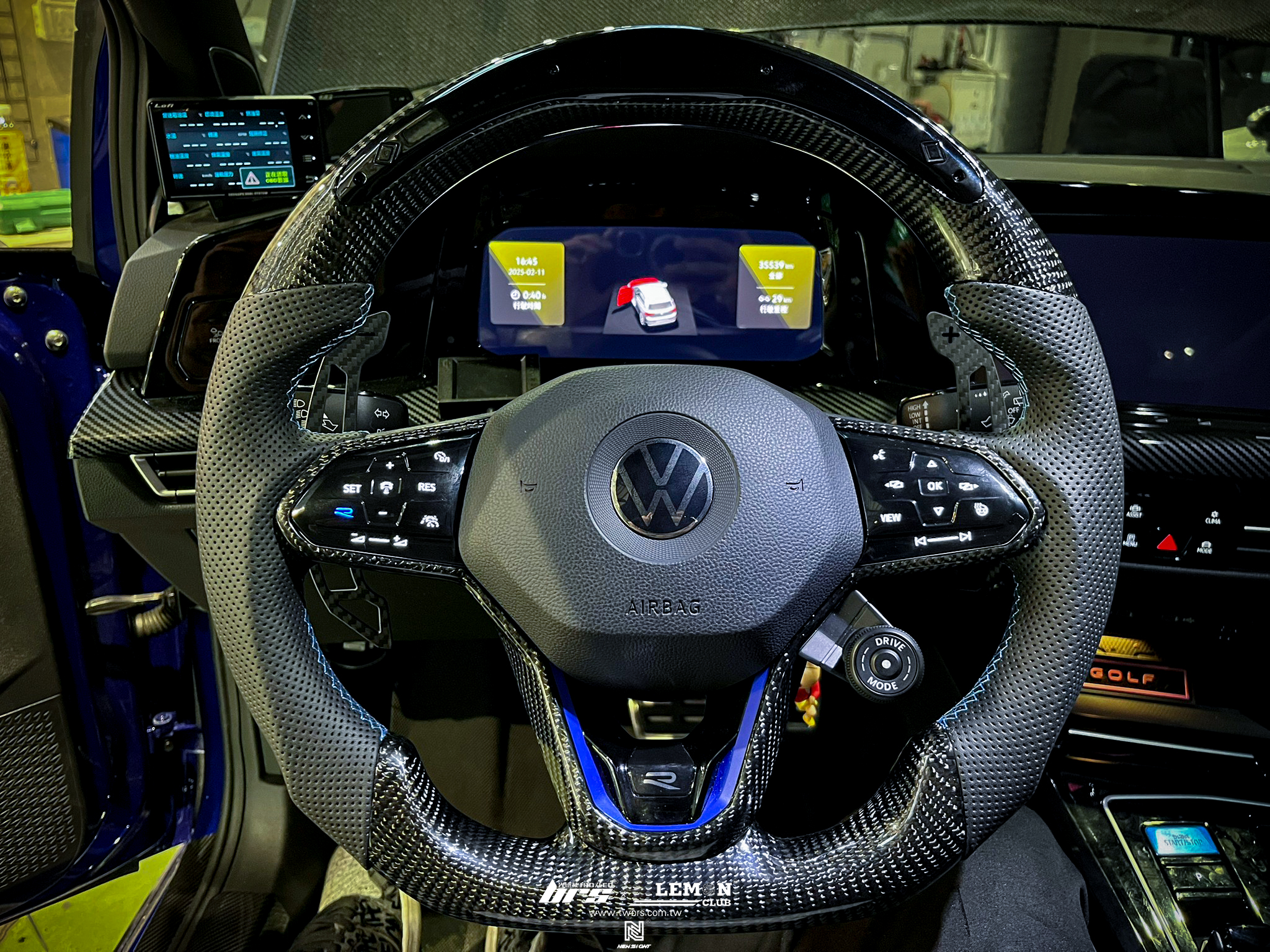 Volkswagen Golf 8 安裝 MQB新款碳纖維方向盤