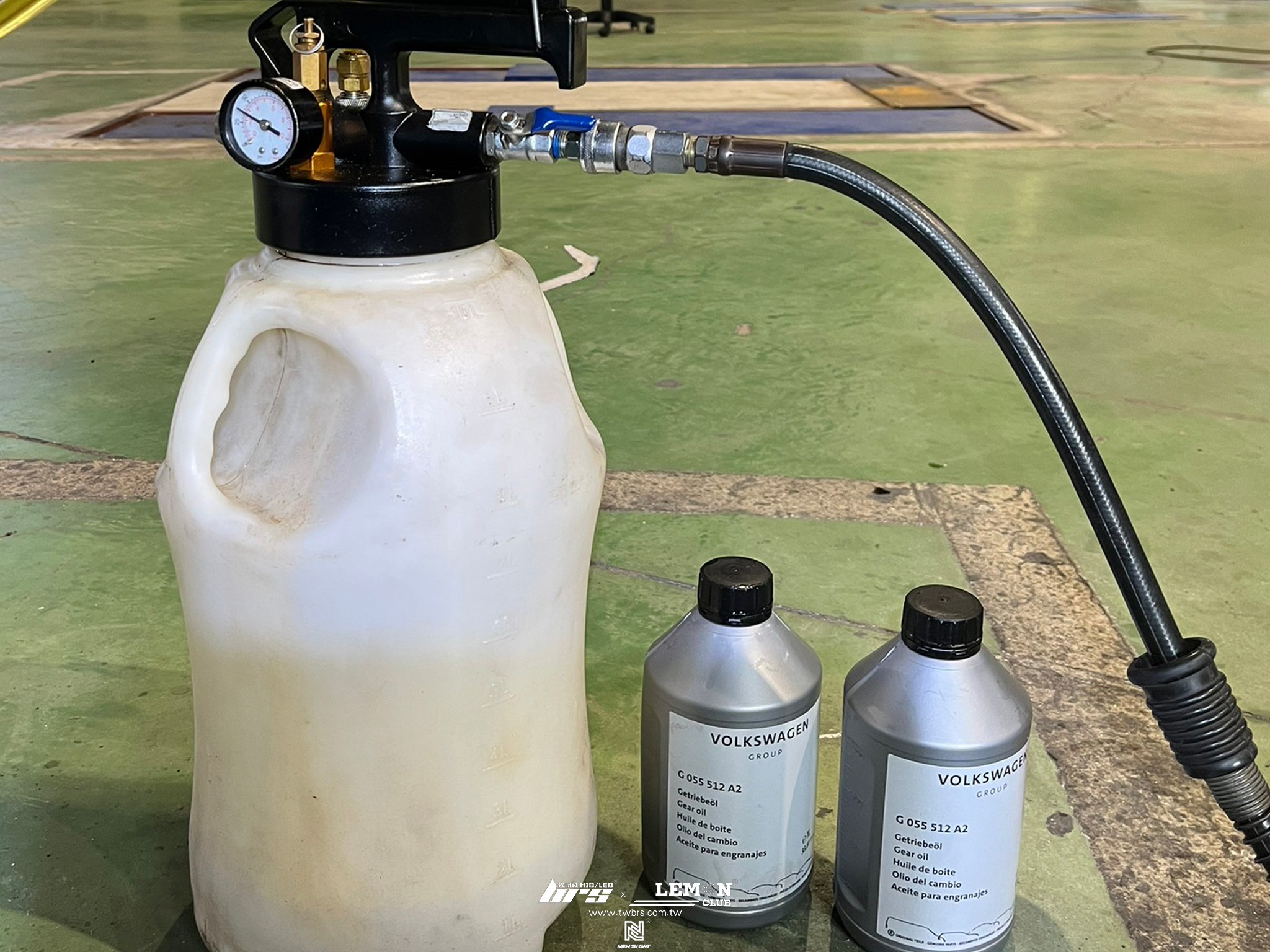 Volkswagen Touran 保養(原廠閥體油+原廠變速箱油)