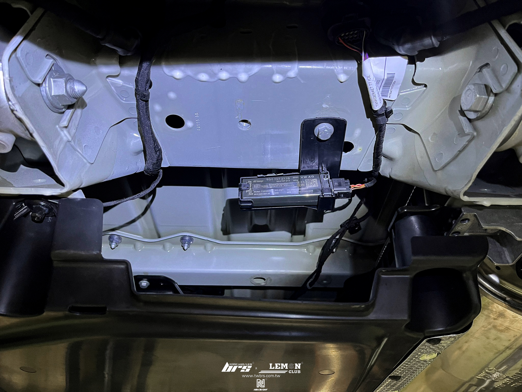 Volkswagen T7 安裝 原廠直接式胎壓系統搭配ORO金屬銀氣嘴+怠速熄火啟停自動關閉器