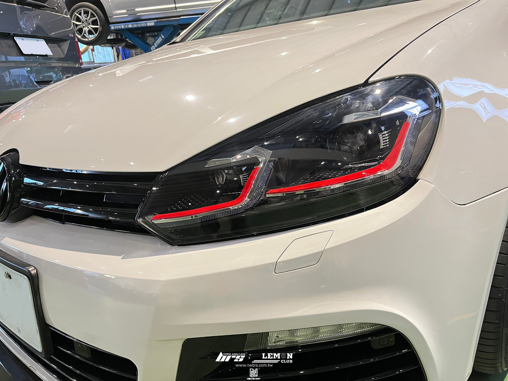 Volkswagen Golf 6 安裝 6改7.5紅線魚眼大燈總成+HIGHLIGHT SS款(高階款) 6500K LED