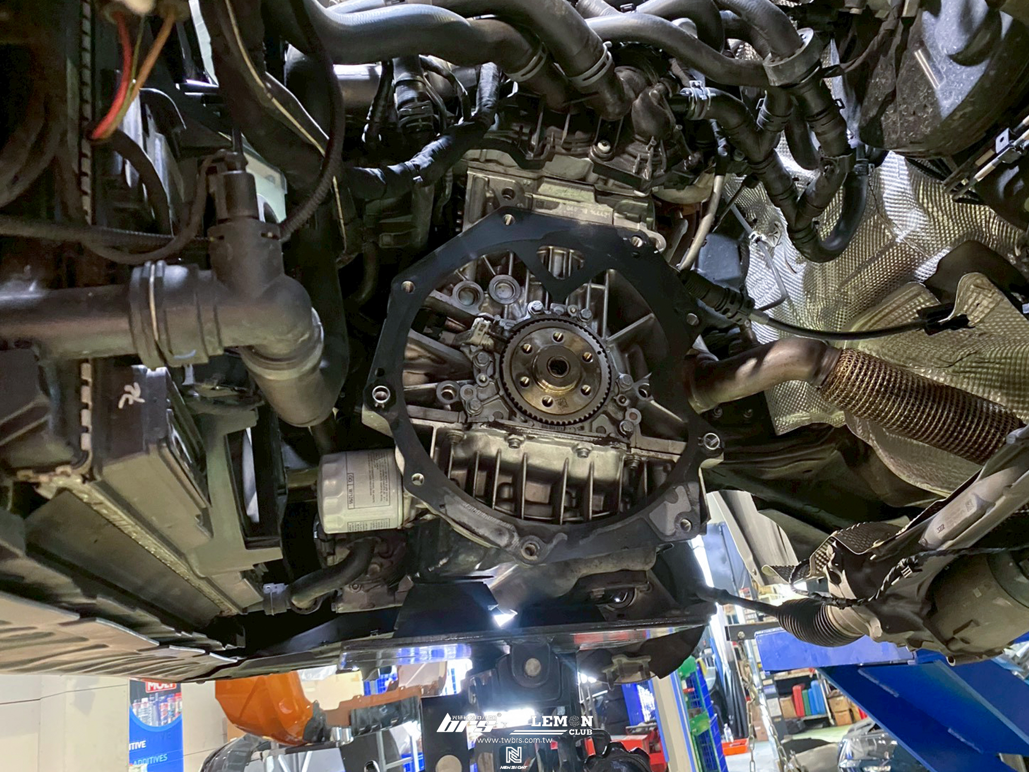 Skoda Superb 安裝 乾式變速箱7速DQ200改濕式變速箱6速DQ250+壓縮機更換+冷氣循環系統清洗+HUNTER 3D電腦四輪定位