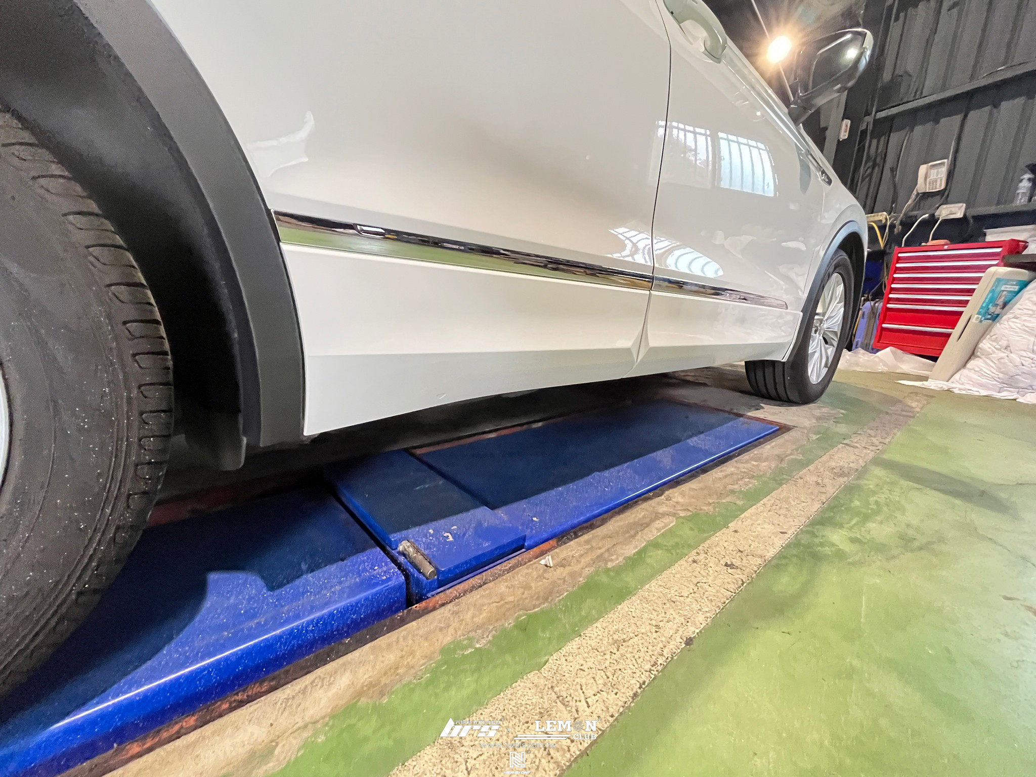 Volkswagen New Tiguan 安裝 R-Line門下飾板+R-Line輪弧