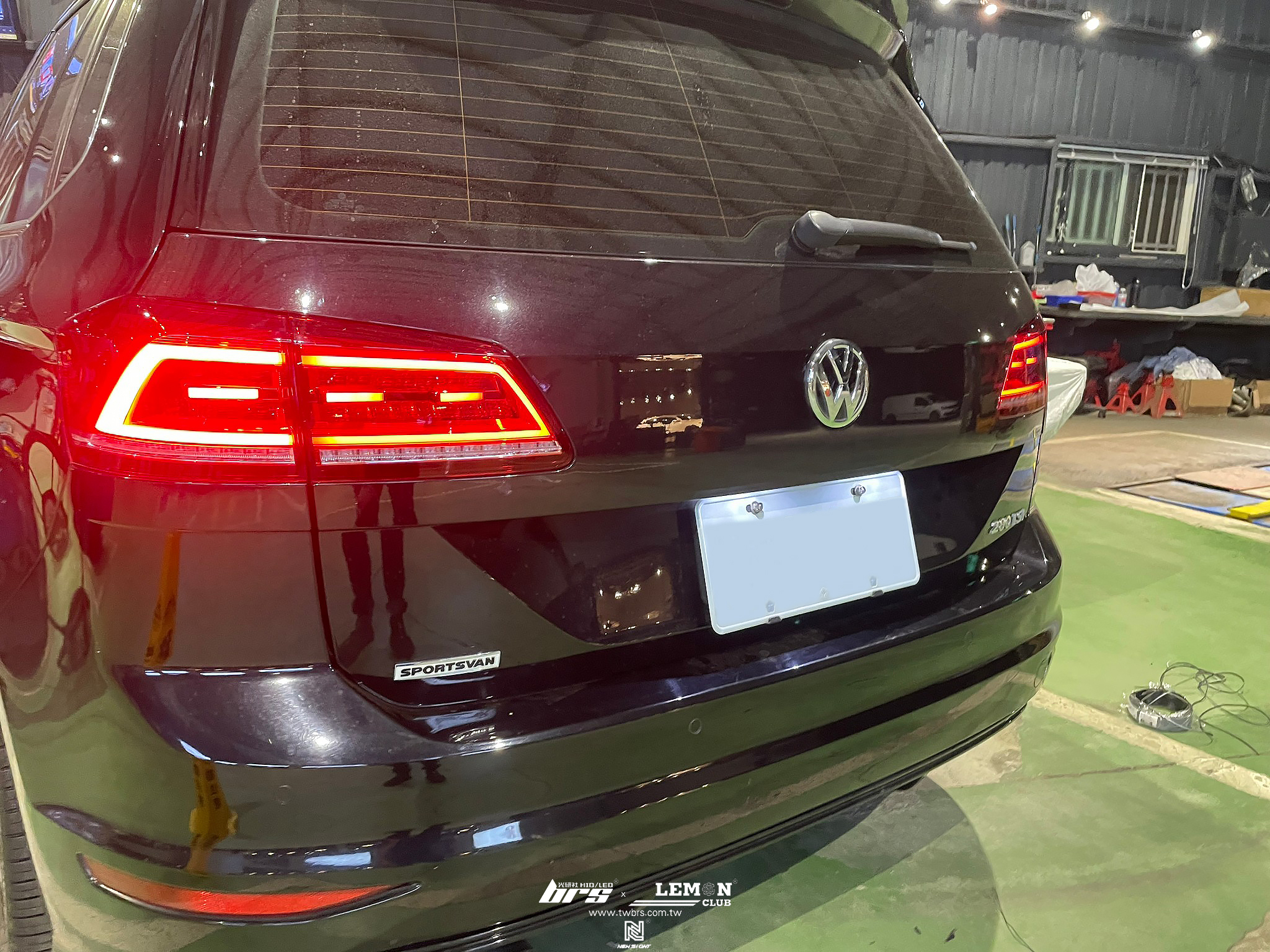 Volkswagen Sportsvan 安裝 原廠汽車尾燈