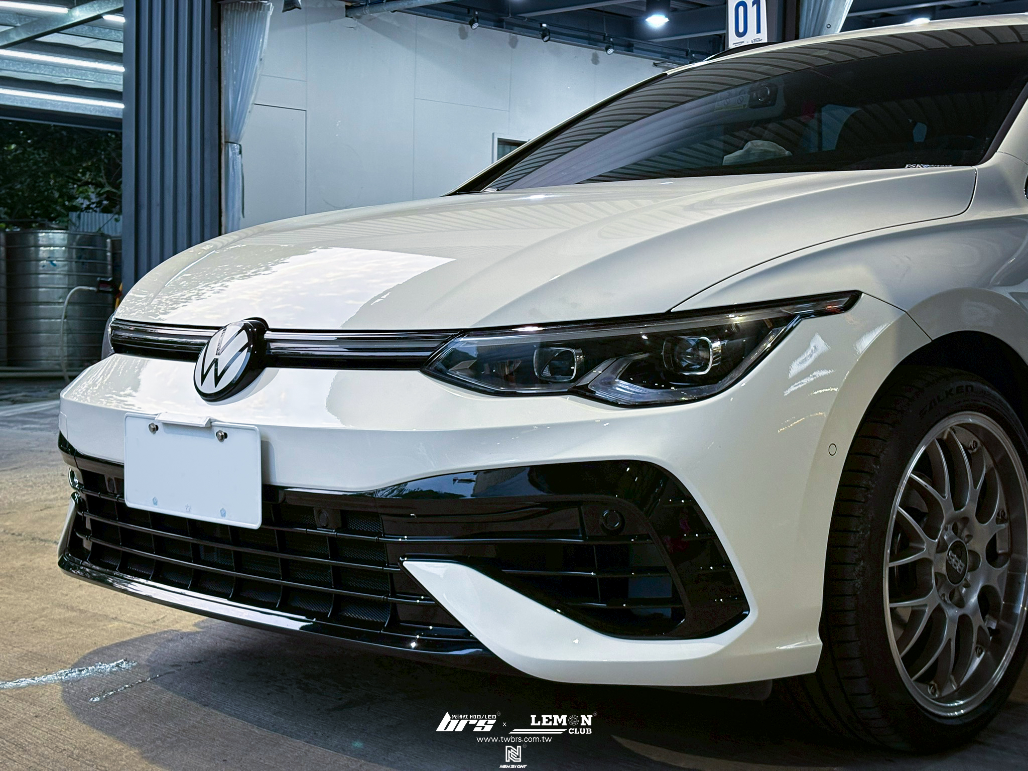 Volkswagen Golf 8 安裝 前保桿防跳石網+副廠8改8R 前保桿