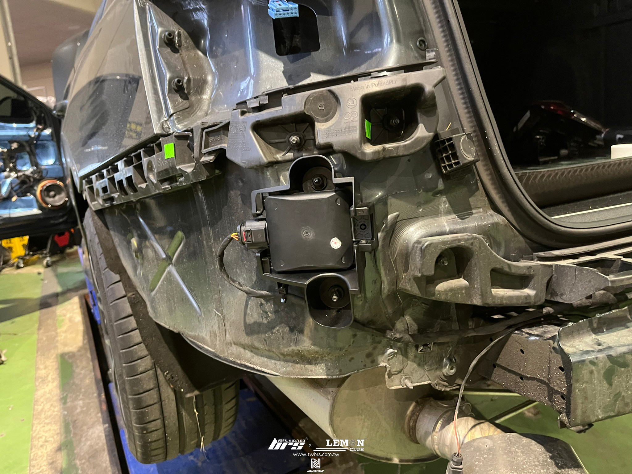 Skoda Superb Combi MK3 安裝 MK3升級MK3.5車頭+環景校正+盲點偵測系統+車道保持+ACC主動巡航車距控制系統+MK3.5原廠大燈總成