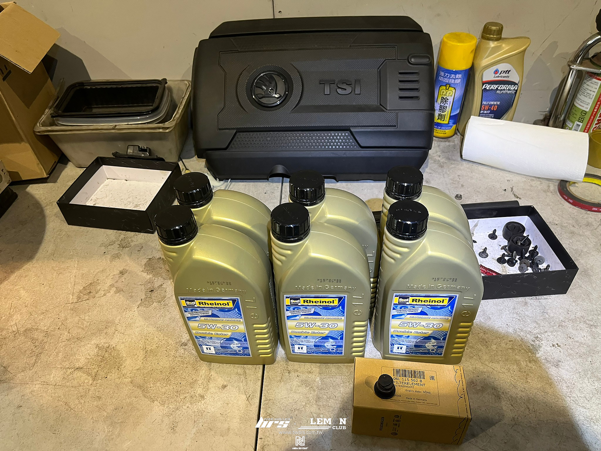 Skoda Octavia 保養(萊茵機油5W30+原廠機油芯+原廠洩油螺絲)