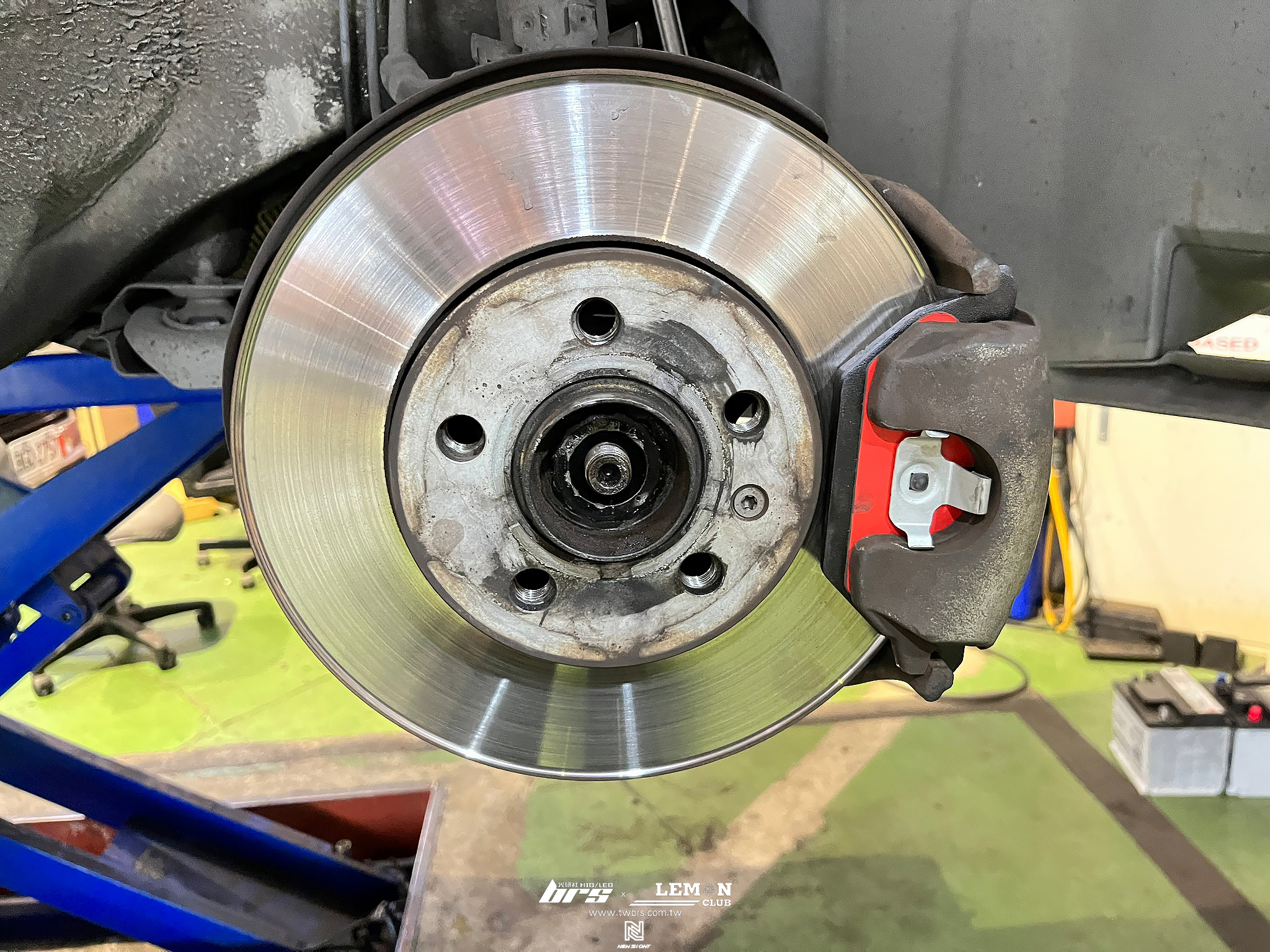 Skoda Fabia 安裝 前Brembo來令片(紅皮)+BOSCH電瓶