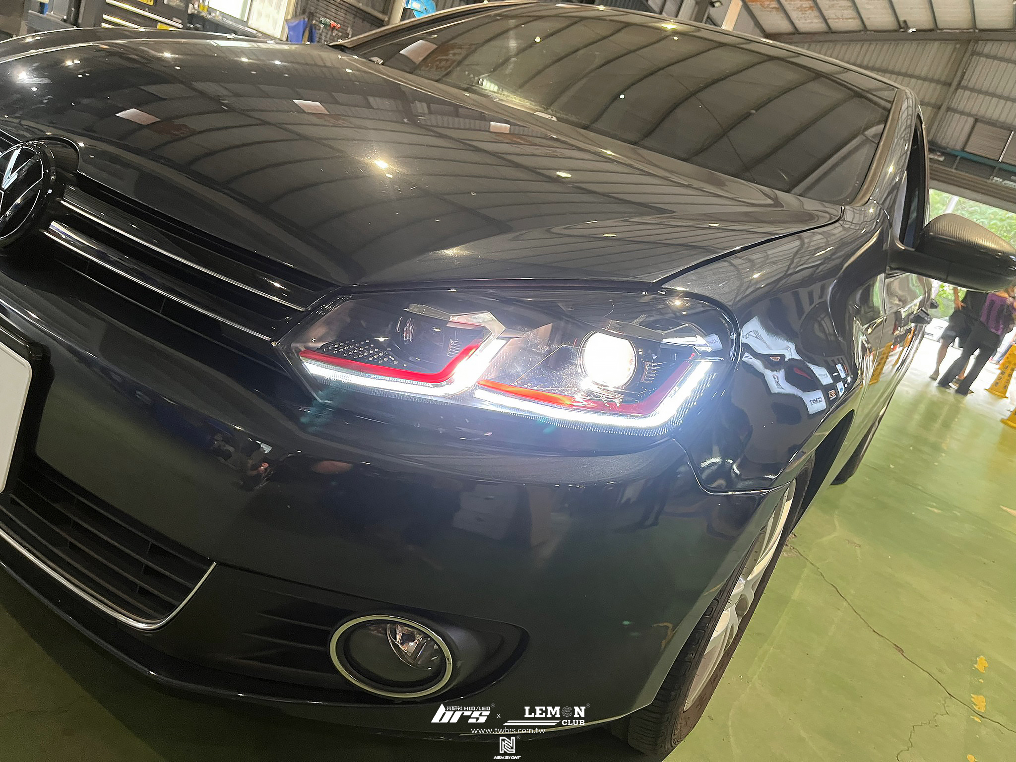 Volkswagen Golf 6 安裝 6改7.5紅線魚眼大燈總成